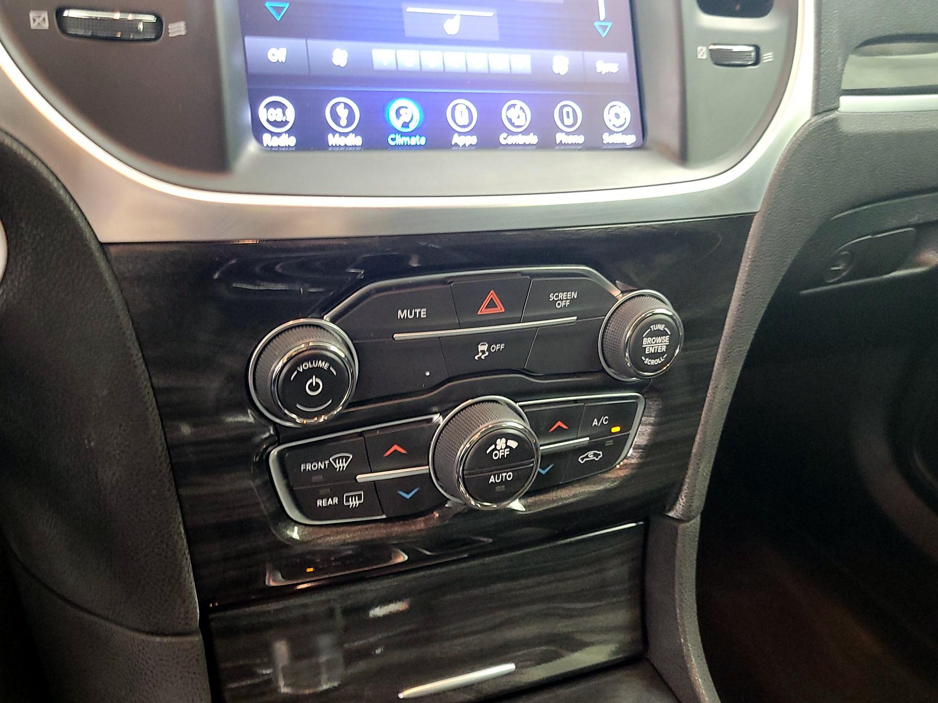 Thumbnail: 2018 Chrysler 300 - 16