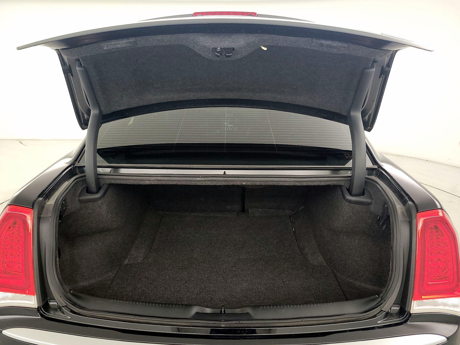 Thumbnail: 2018 Chrysler 300 - 20