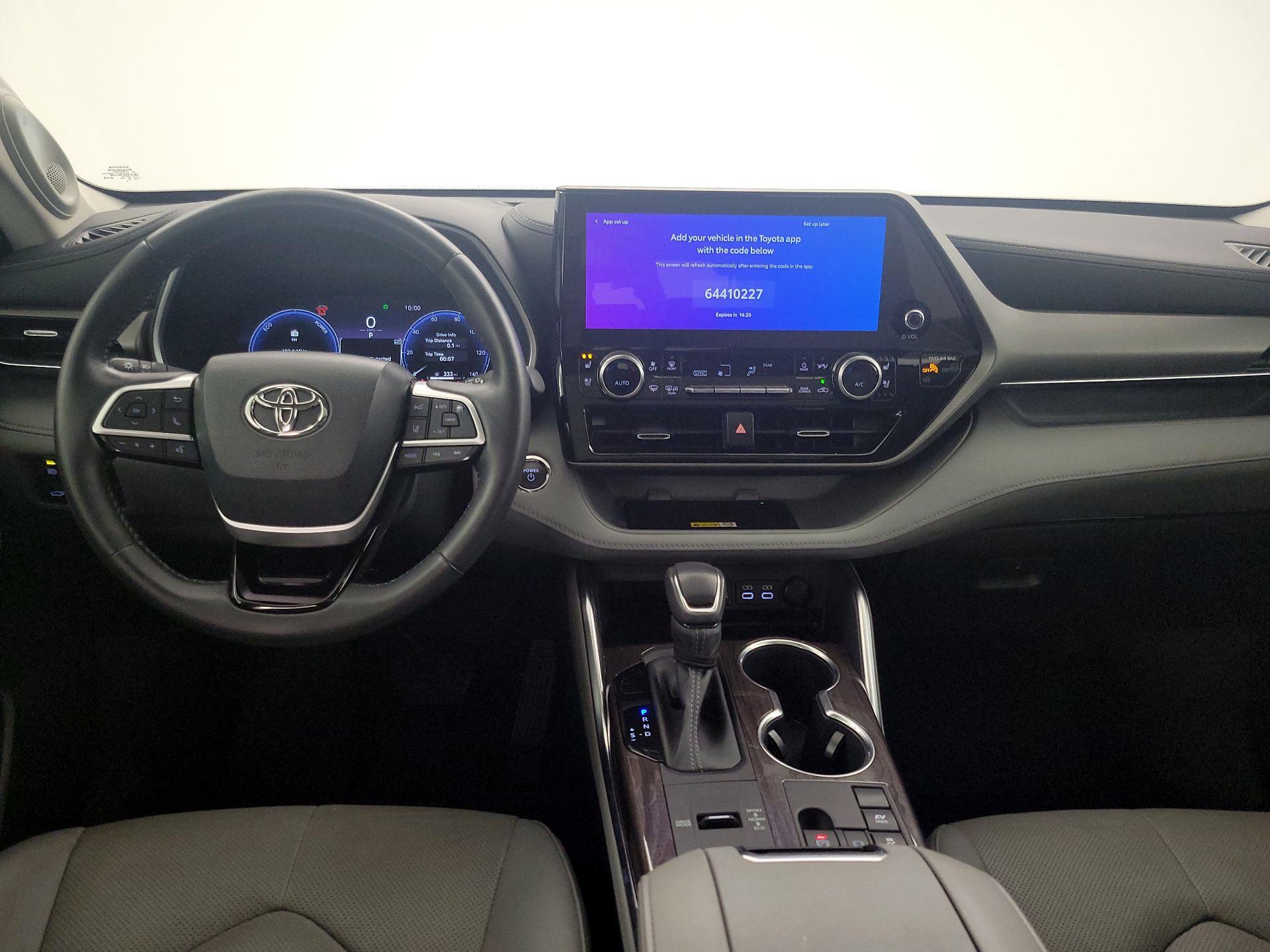 Thumbnail: 2023 Toyota Highlander - 9