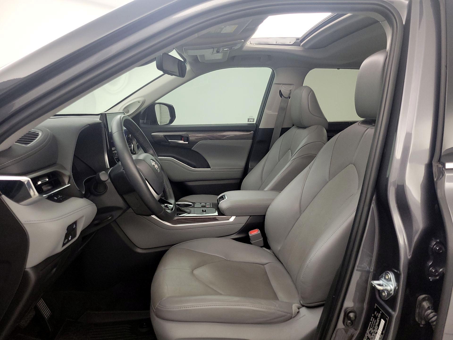 Thumbnail: 2023 Toyota Highlander - 11