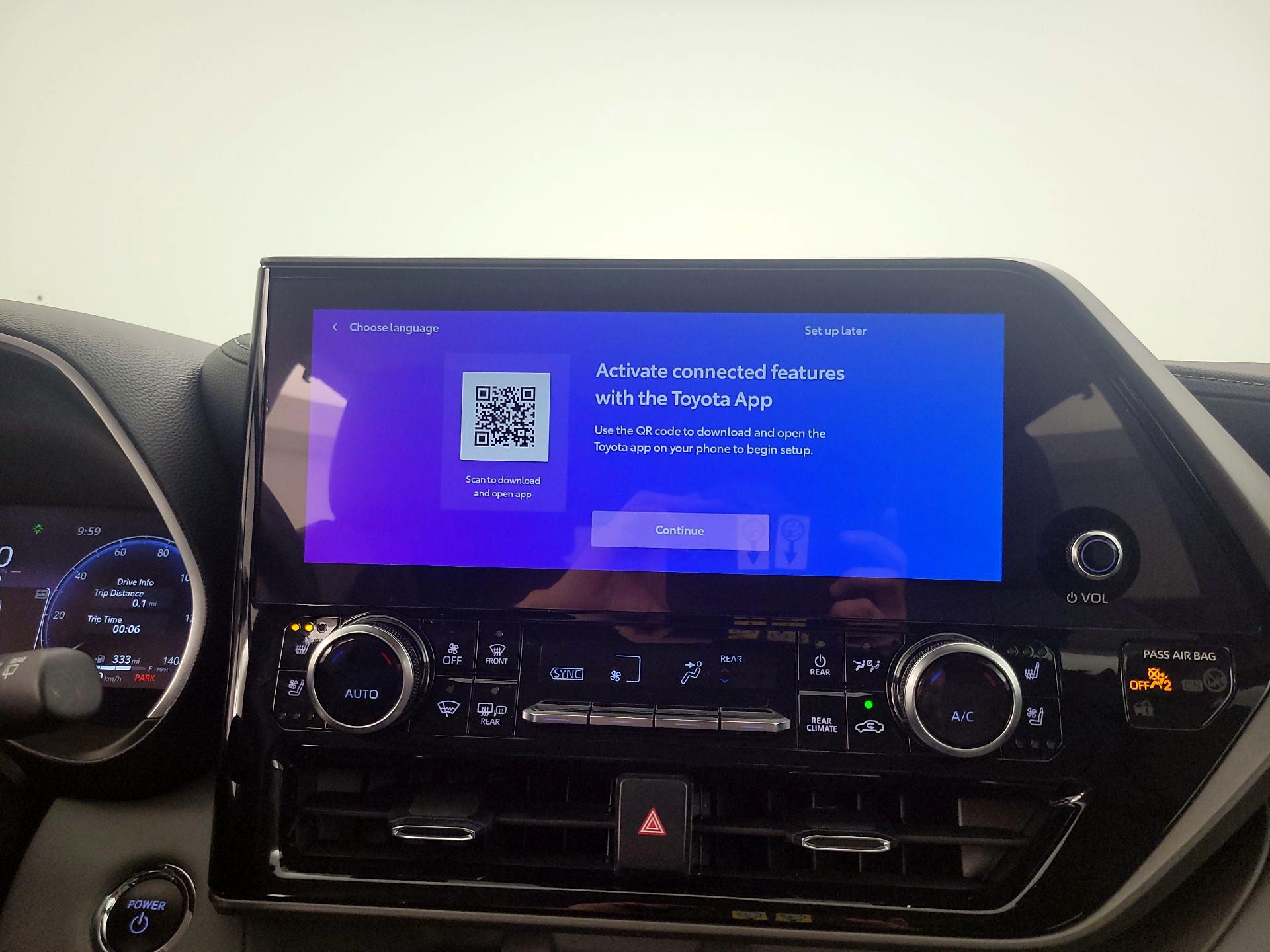 Thumbnail: 2023 Toyota Highlander - 15