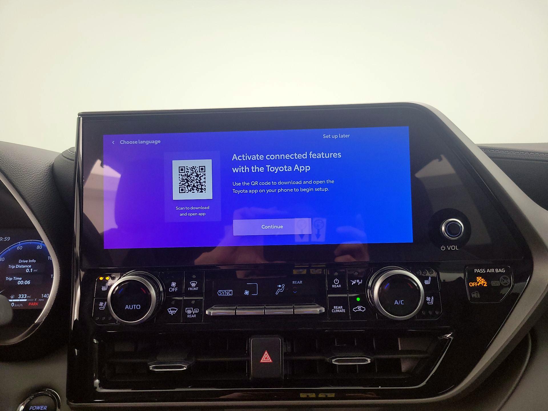 Thumbnail: 2023 Toyota Highlander - 16