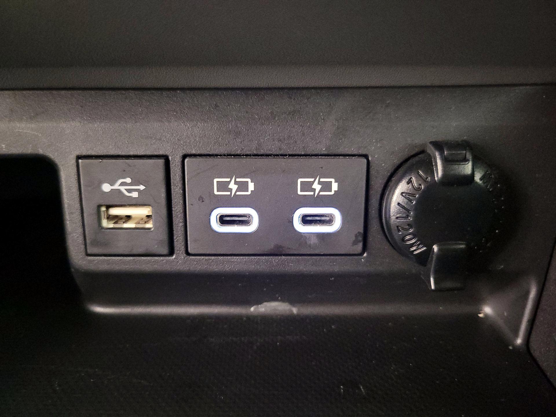 Thumbnail: 2023 Toyota Highlander - 18