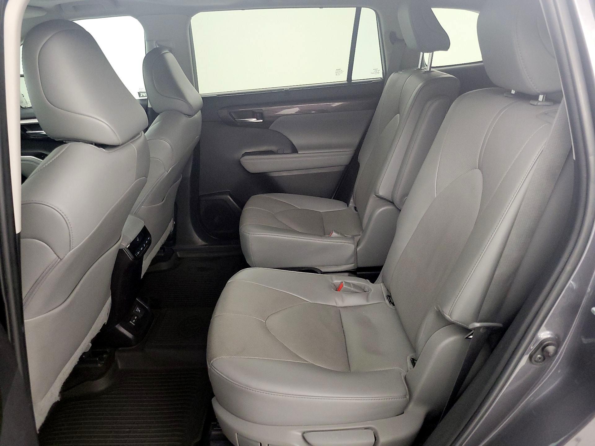 Thumbnail: 2023 Toyota Highlander - 20