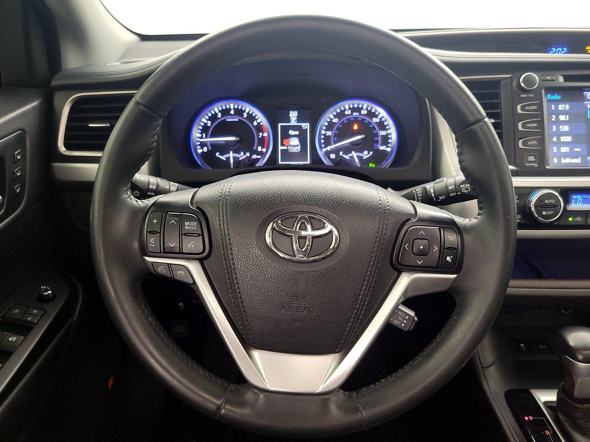 Thumbnail: 2016 Toyota Highlander - 10