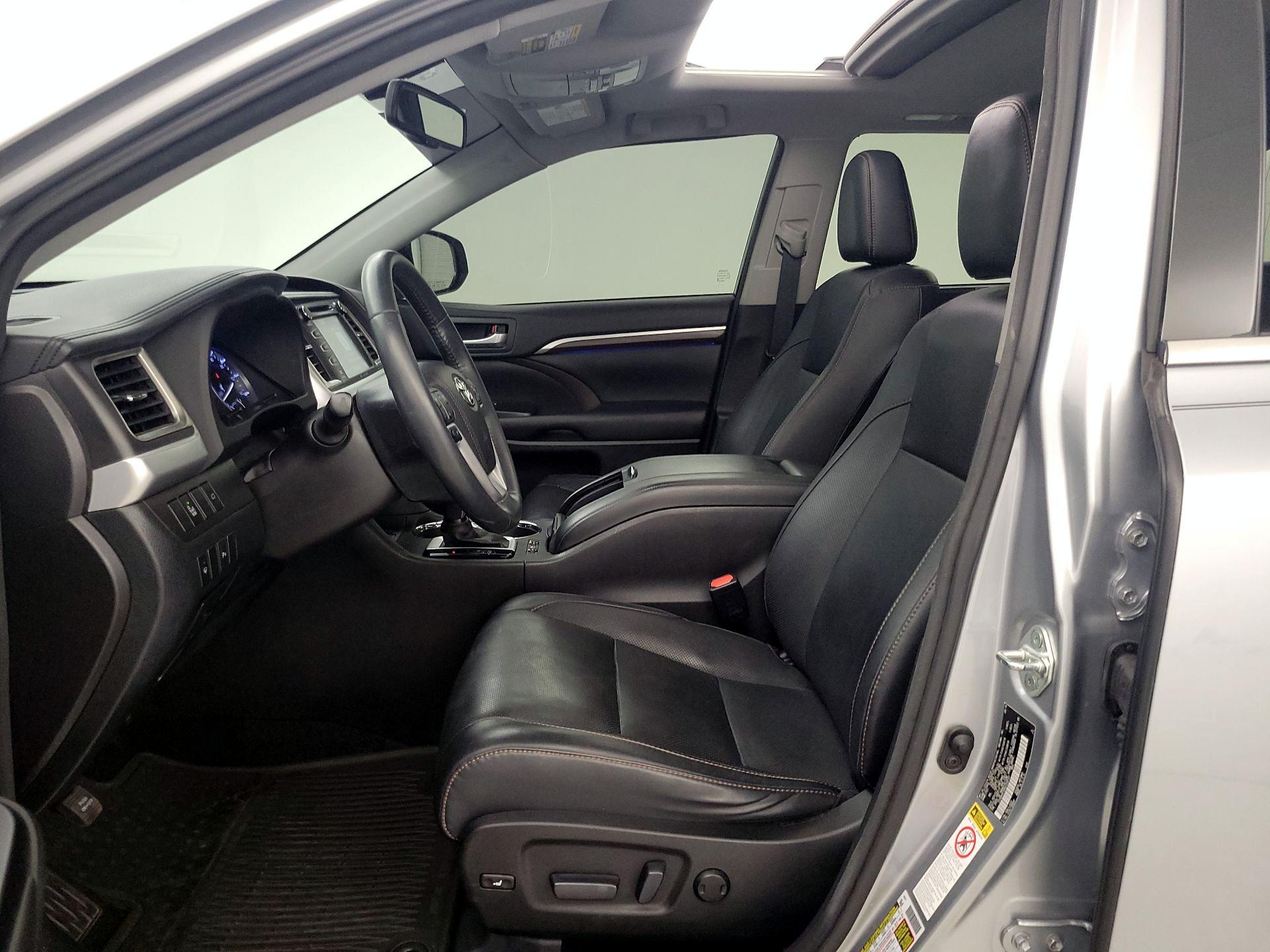 Thumbnail: 2016 Toyota Highlander - 11