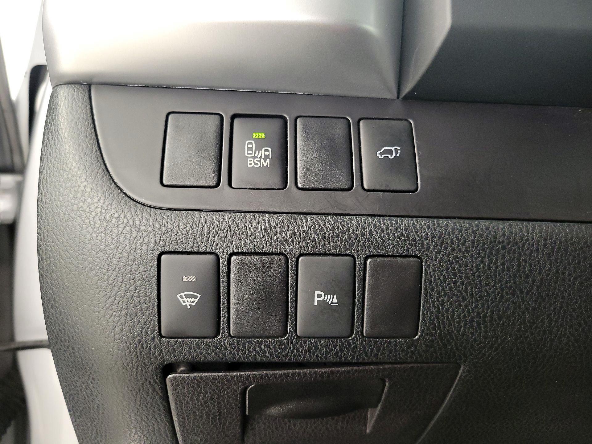 Thumbnail: 2016 Toyota Highlander - 13