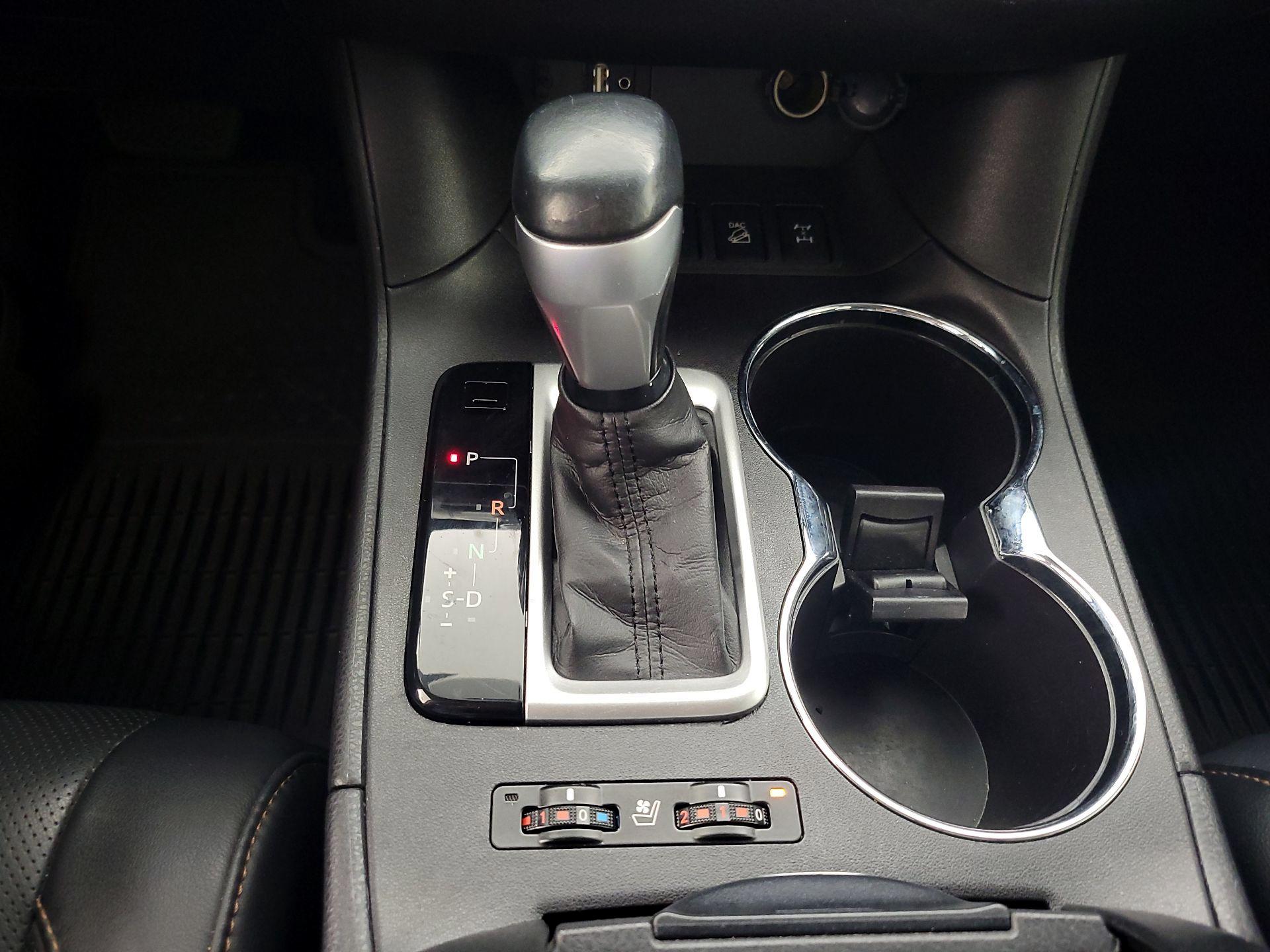 Thumbnail: 2016 Toyota Highlander - 17