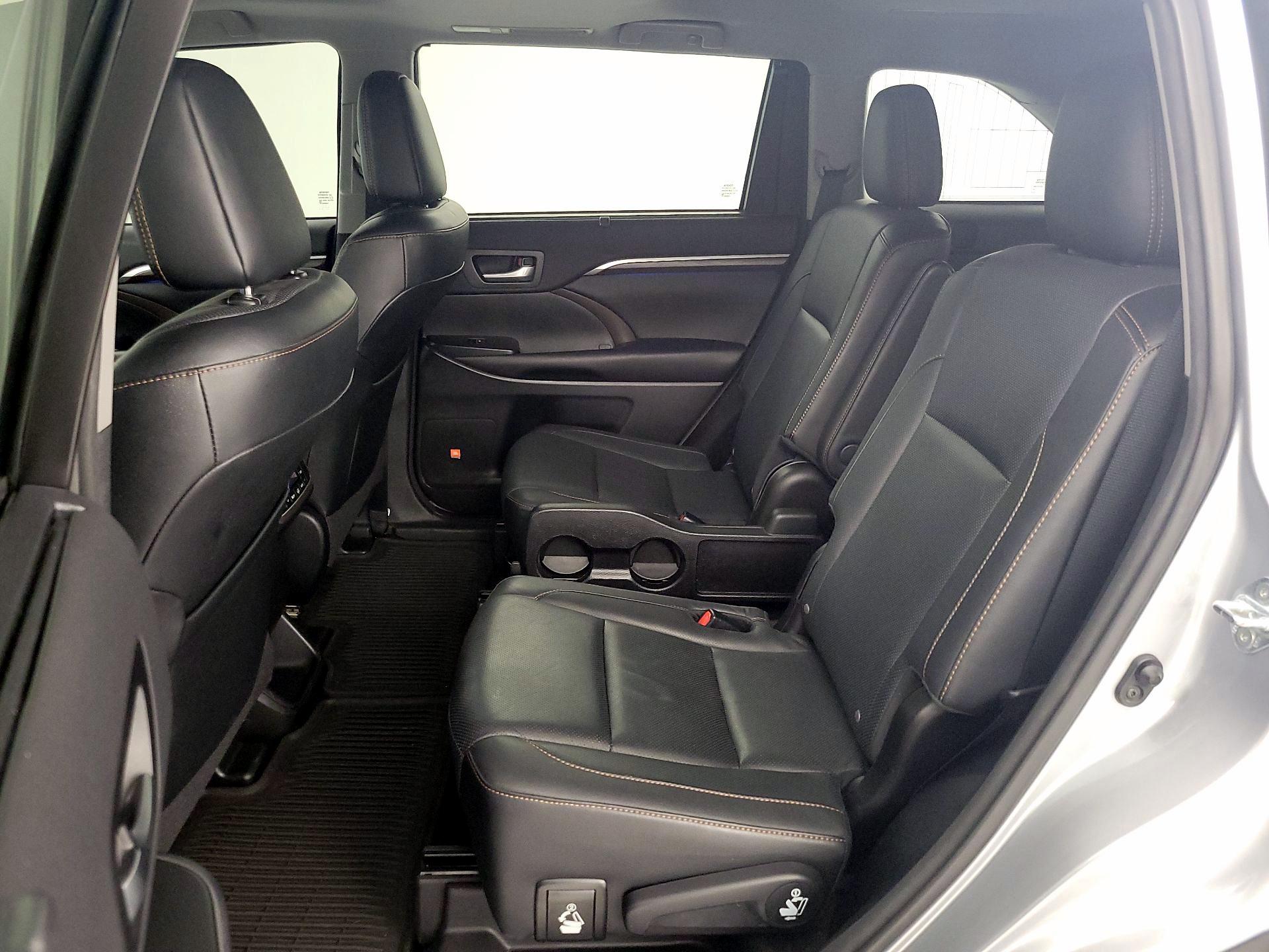 Thumbnail: 2016 Toyota Highlander - 20