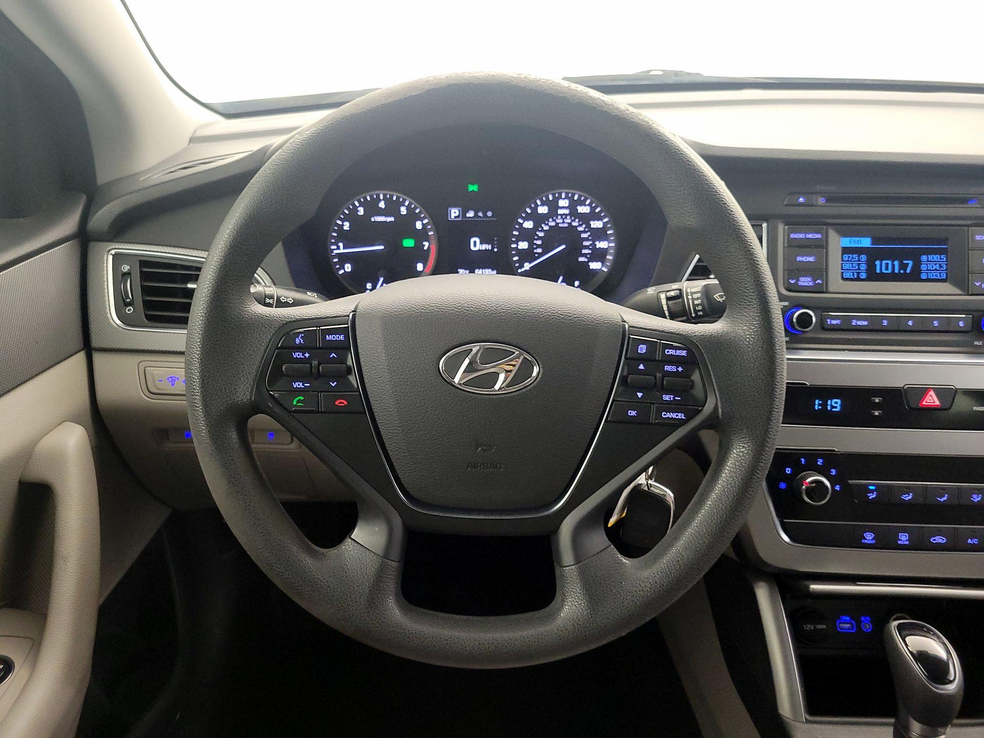 Thumbnail: 2015 Hyundai Sonata - 10
