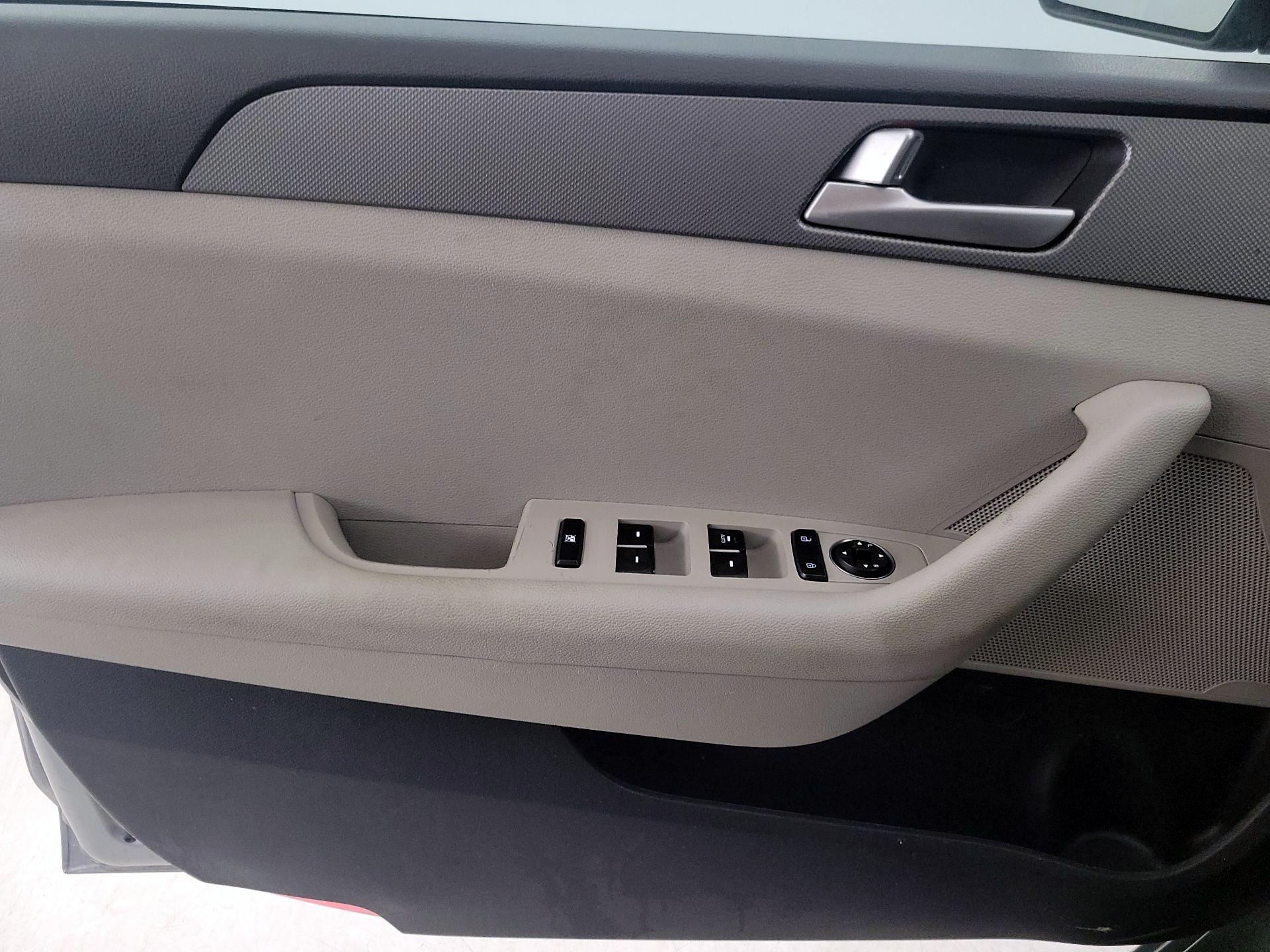 Thumbnail: 2015 Hyundai Sonata - 12