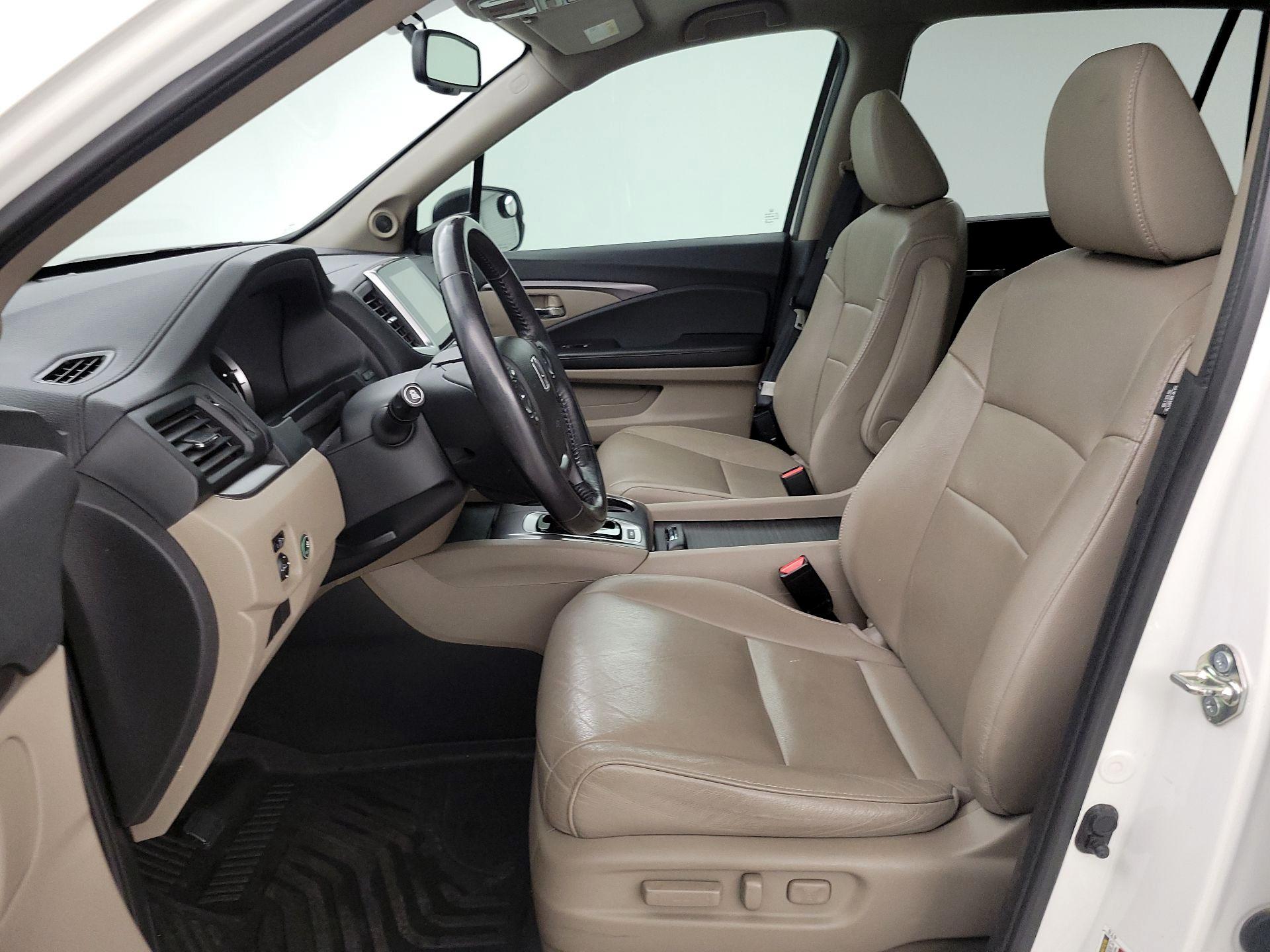 Thumbnail: 2017 Honda Pilot - 11