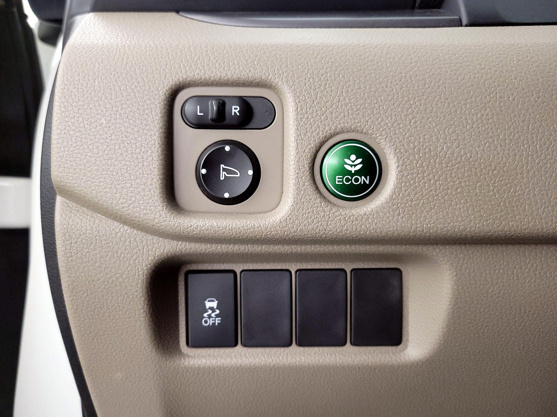 Thumbnail: 2017 Honda Pilot - 13