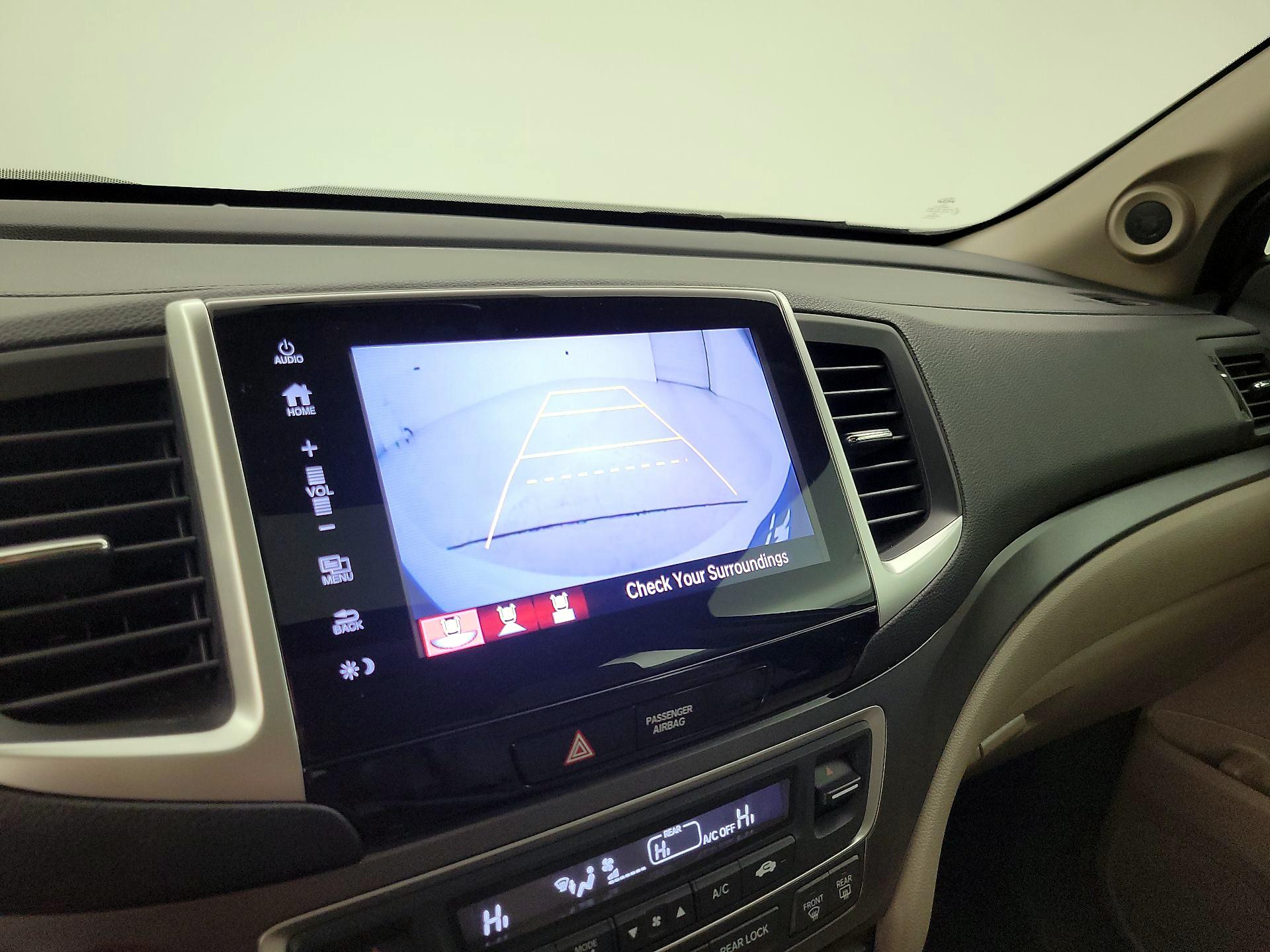 Thumbnail: 2017 Honda Pilot - 14