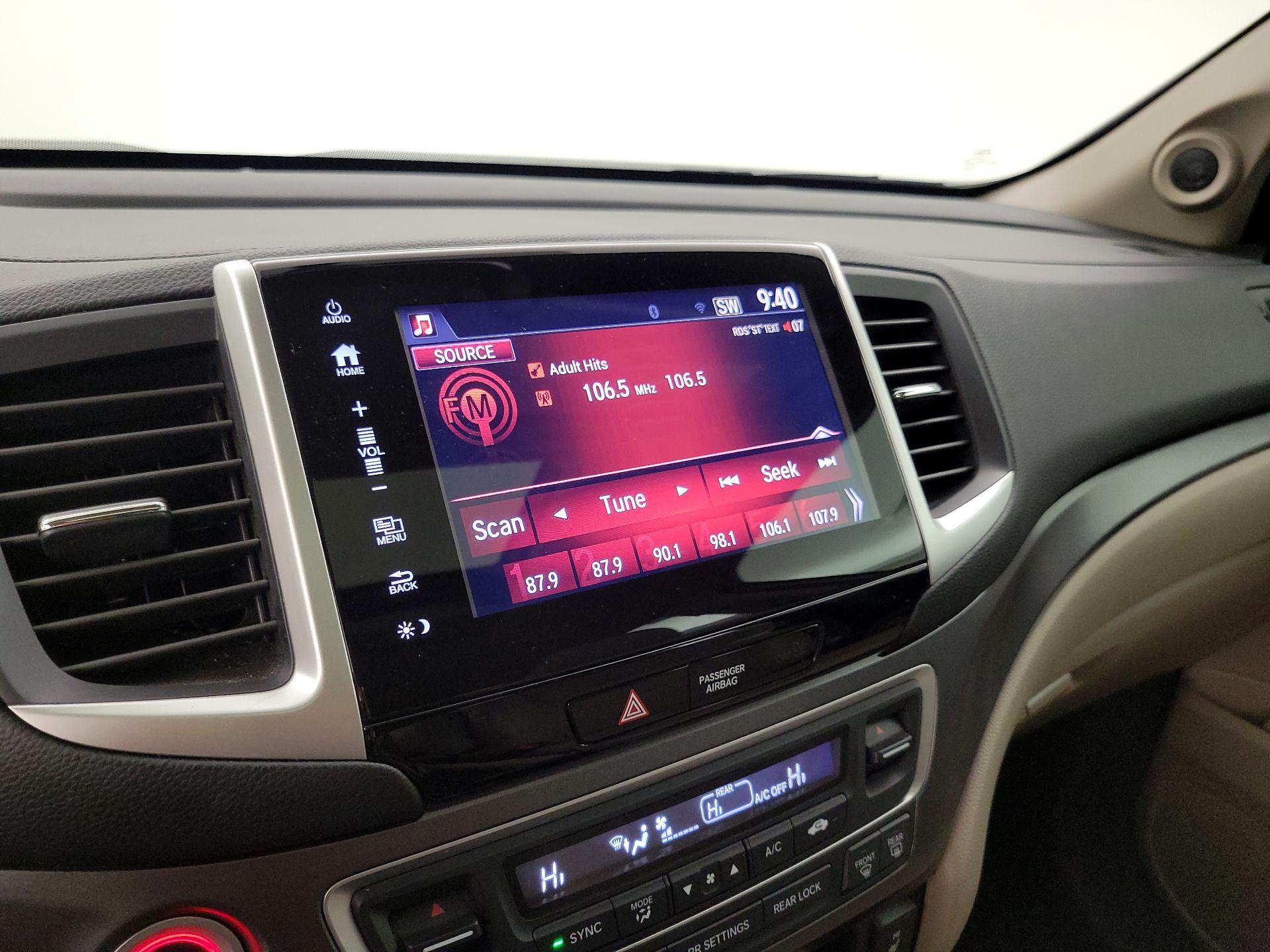 Thumbnail: 2017 Honda Pilot - 15