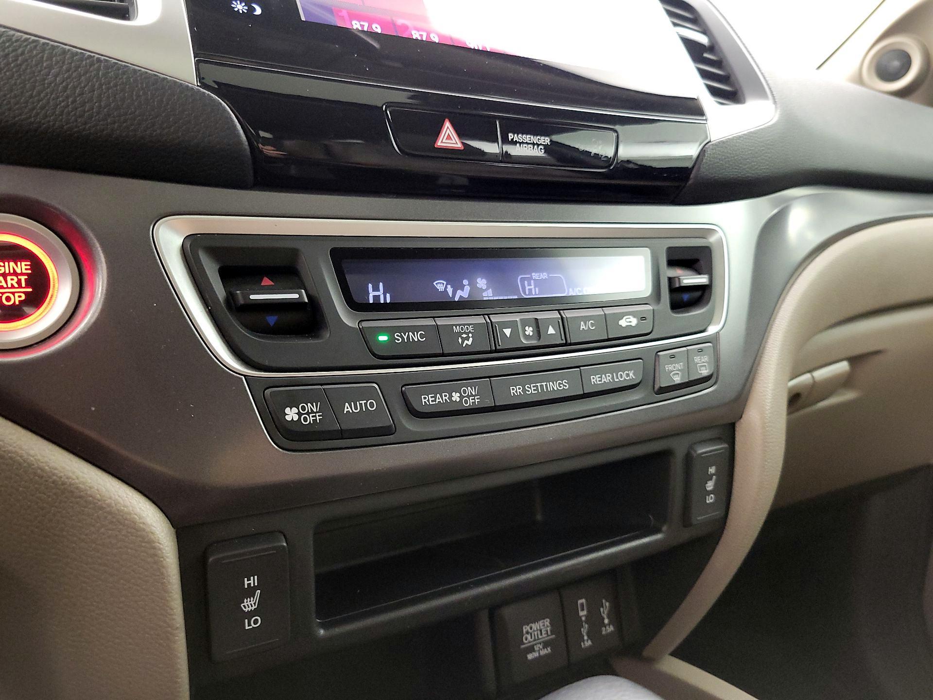 Thumbnail: 2017 Honda Pilot - 16