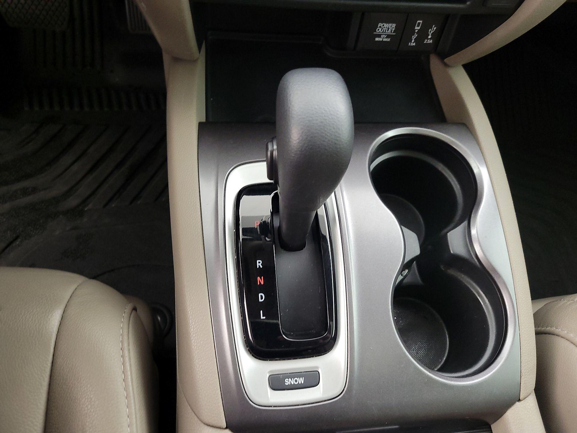 Thumbnail: 2017 Honda Pilot - 17