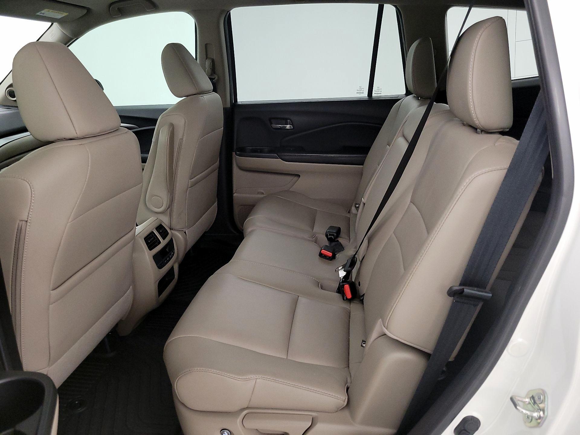 Thumbnail: 2017 Honda Pilot - 20