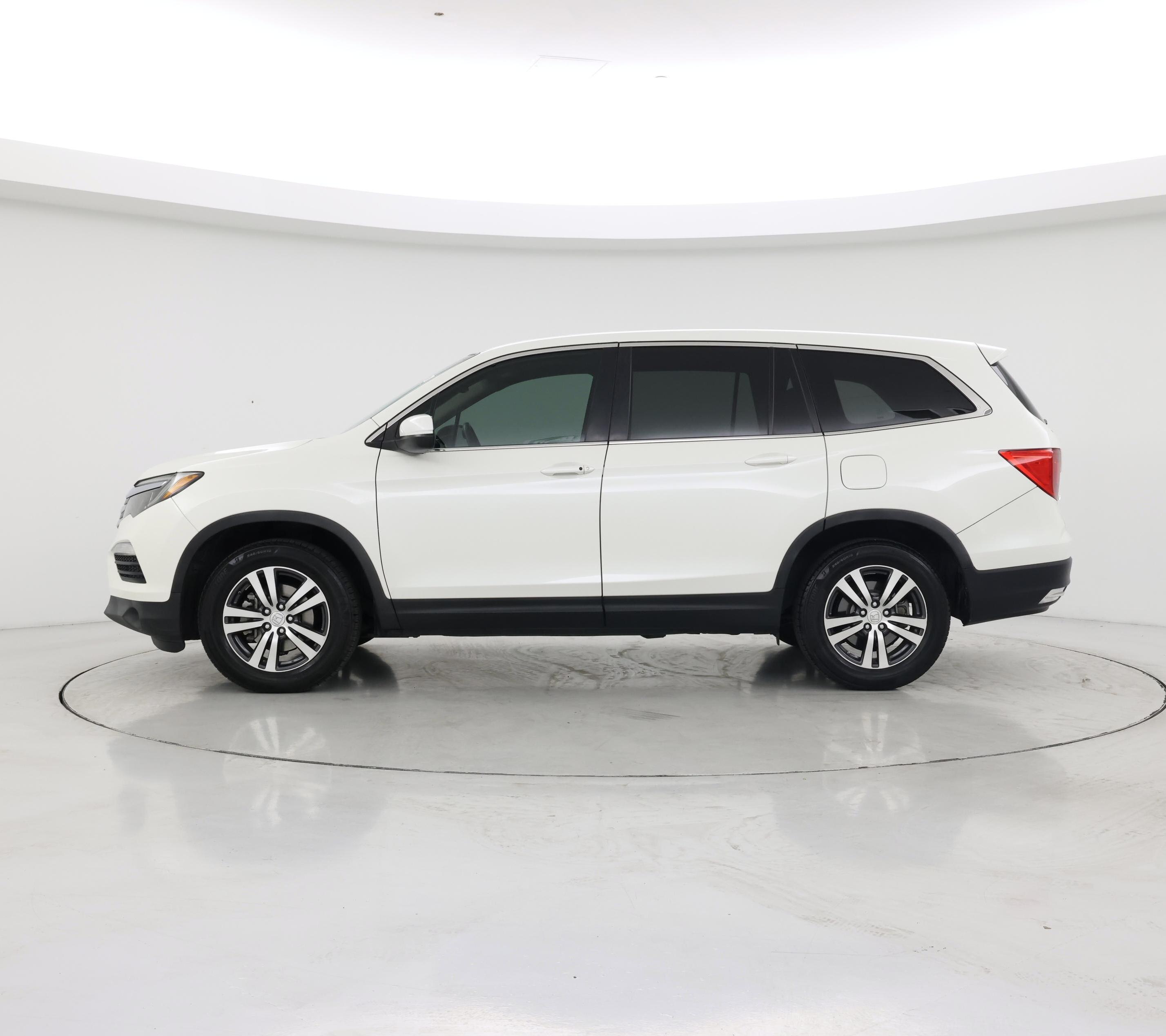 Thumbnail: 2017 Honda Pilot - 3