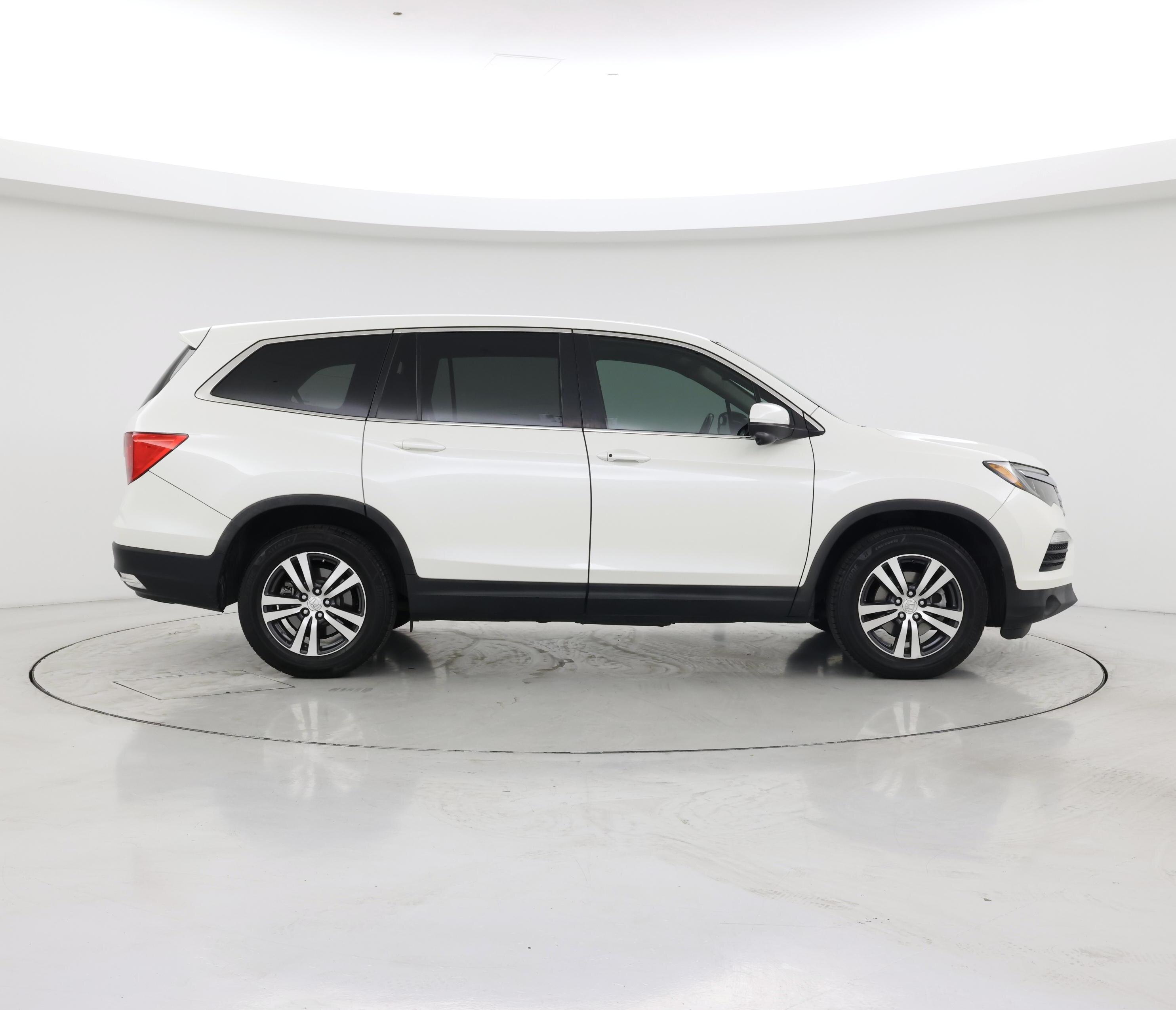 Thumbnail: 2017 Honda Pilot - 7