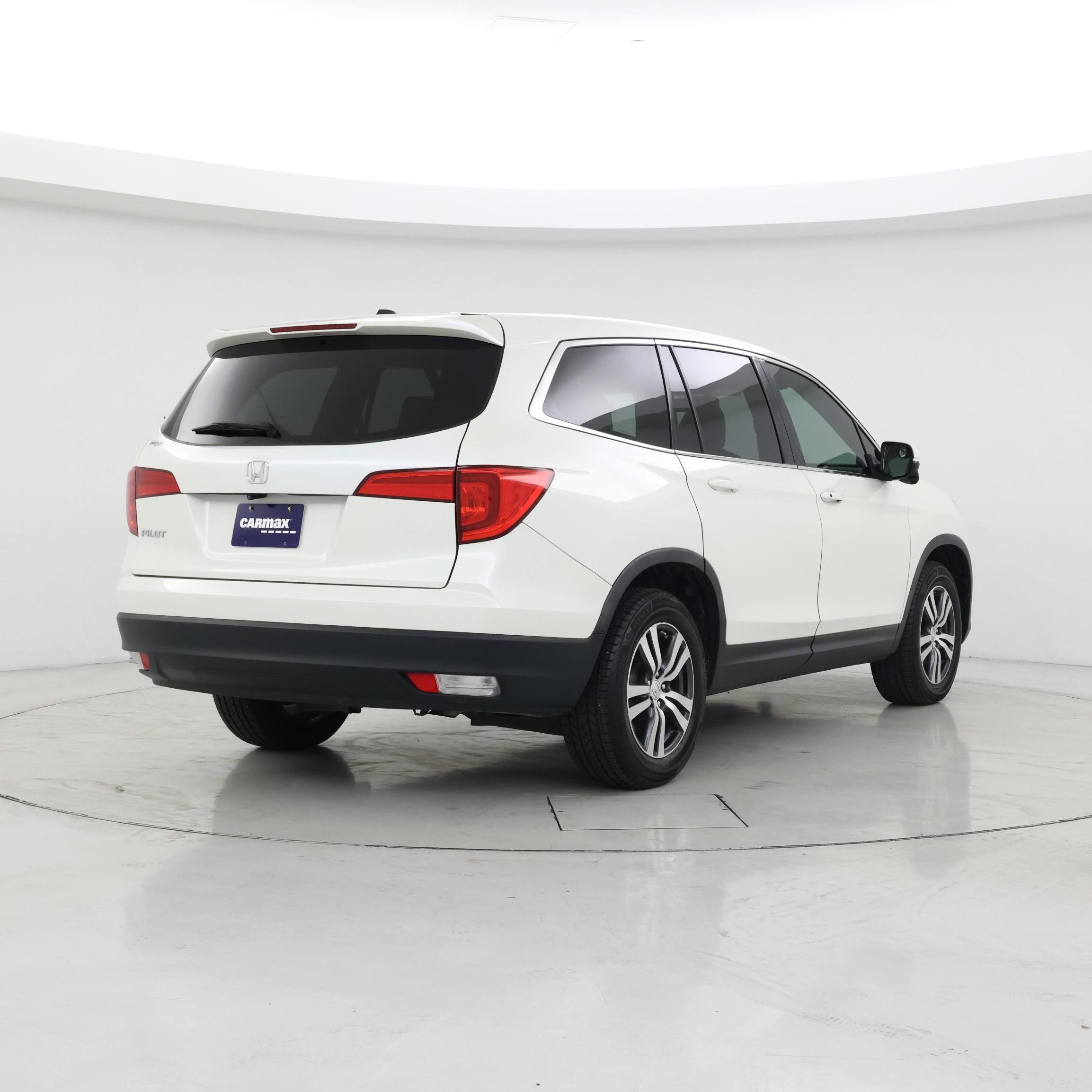 Thumbnail: 2017 Honda Pilot - 8