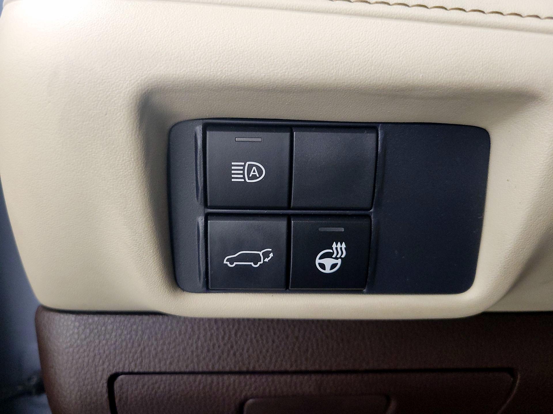 Thumbnail: 2021 Toyota Highlander - 13