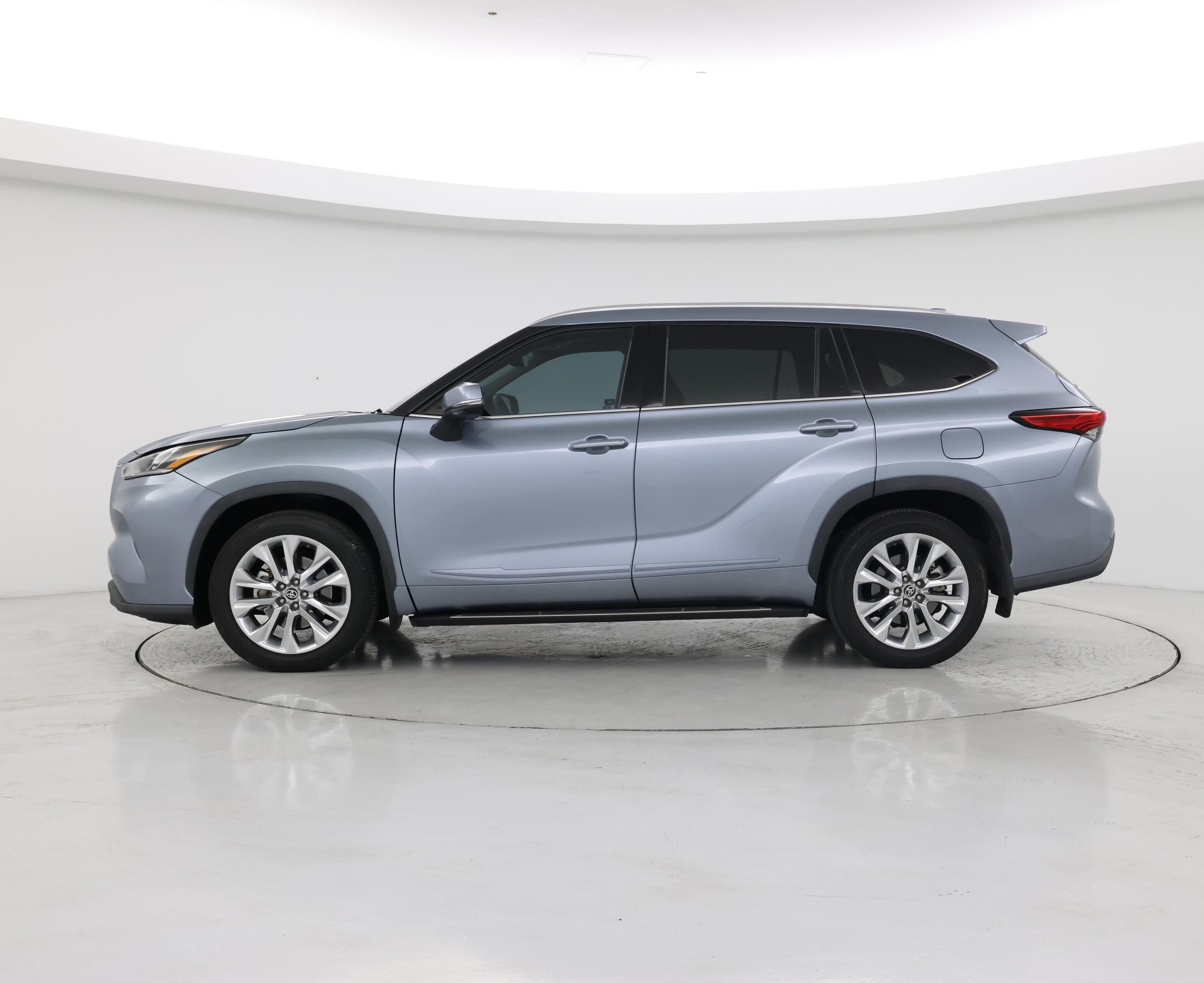 Thumbnail: 2021 Toyota Highlander - 3
