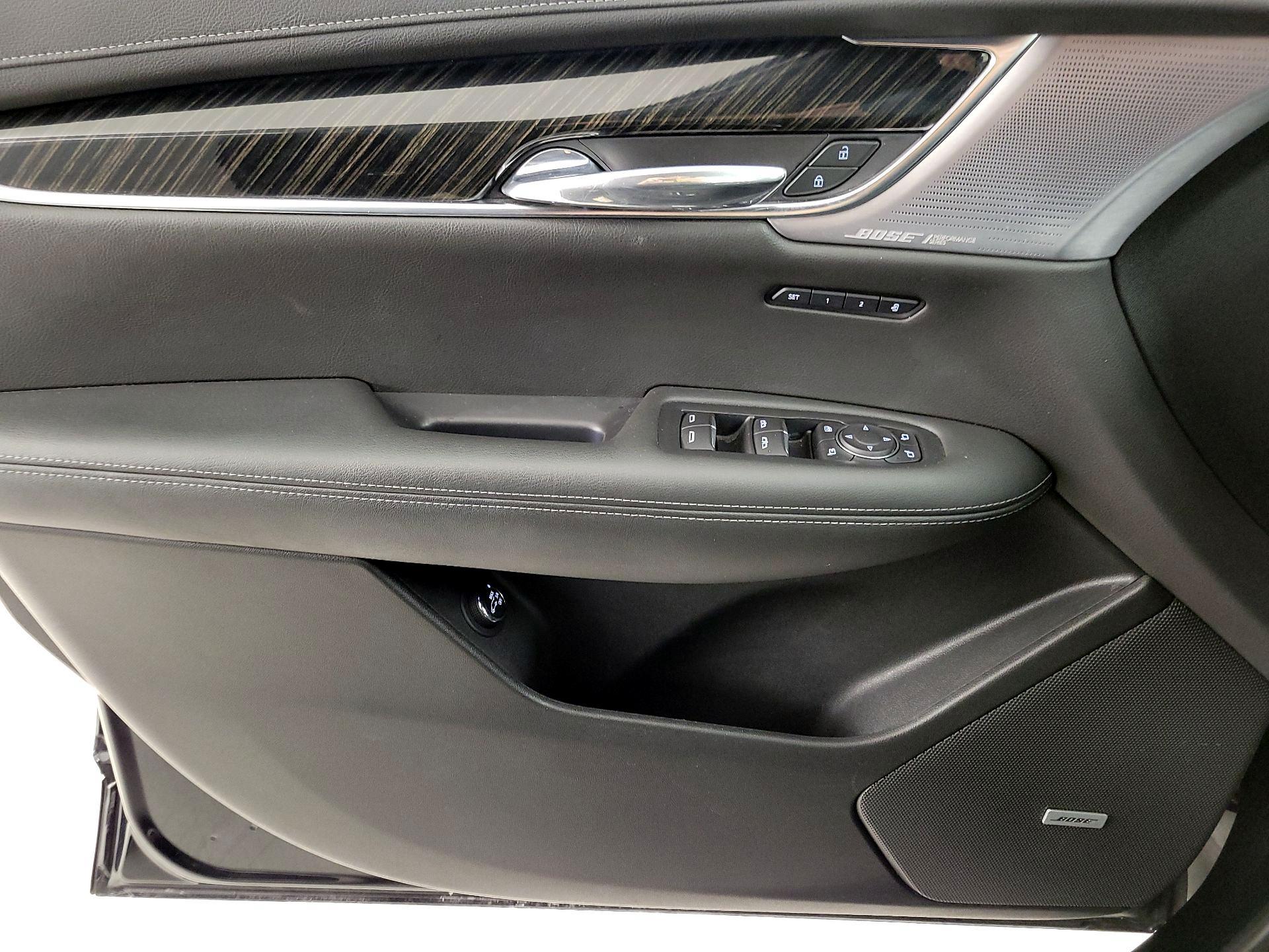 Thumbnail: 2021 Cadillac XT6 - 12