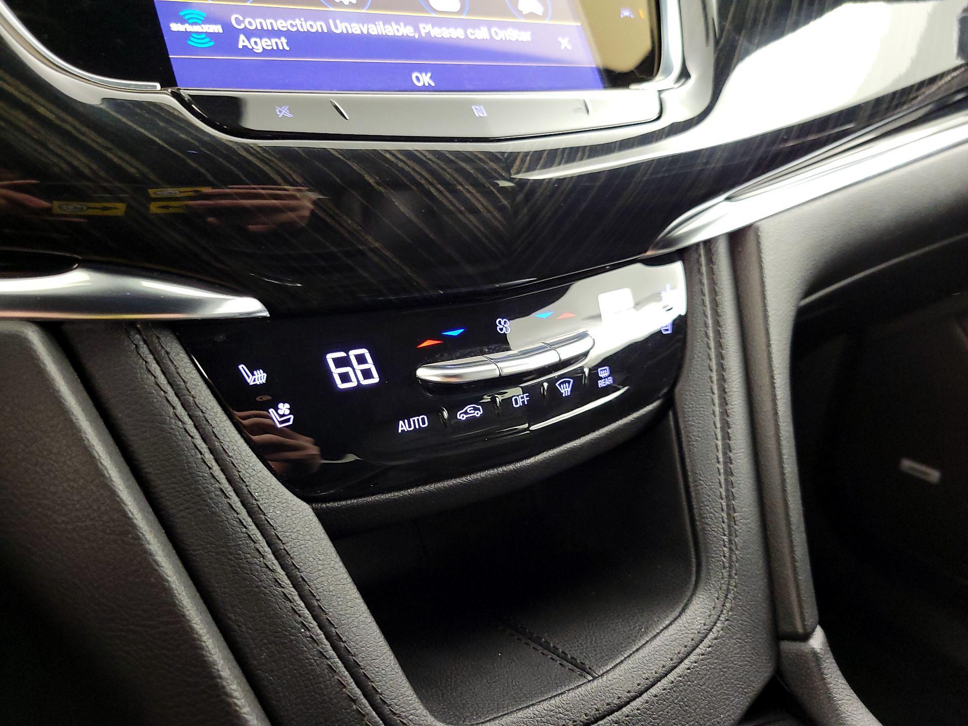 Thumbnail: 2021 Cadillac XT6 - 17