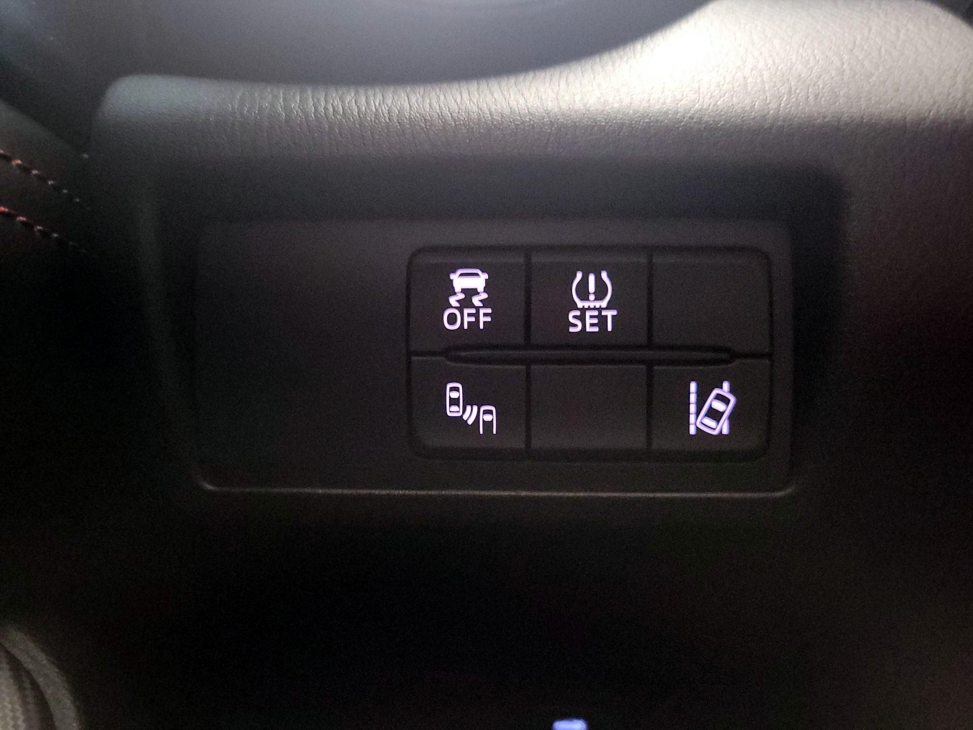 Thumbnail: 2016 Mazda MX-5 Miata - 13