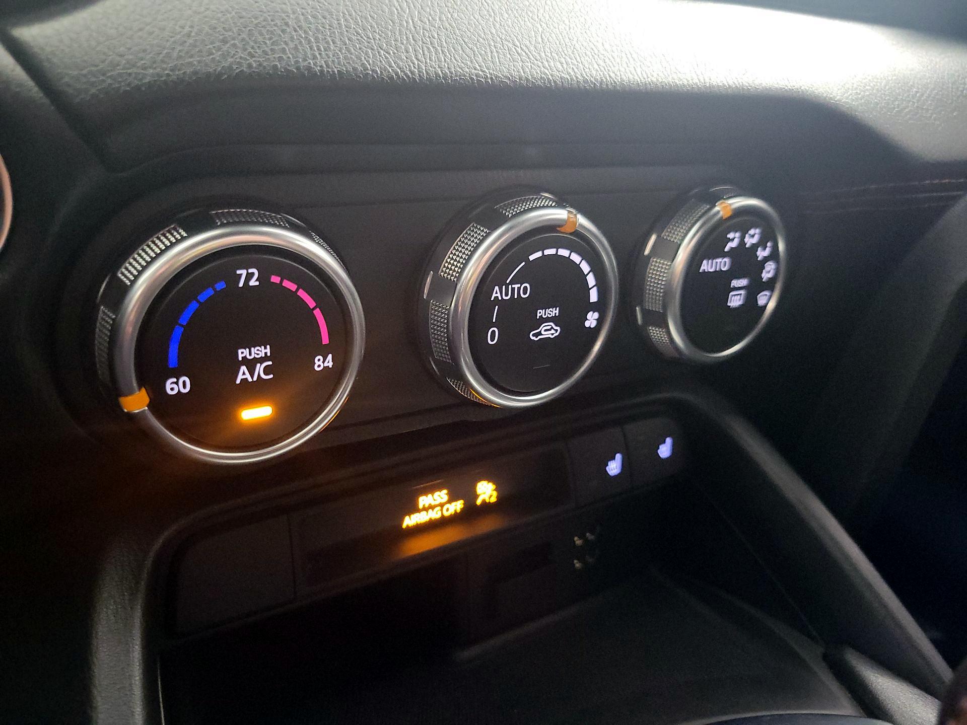 Thumbnail: 2016 Mazda MX-5 Miata - 17