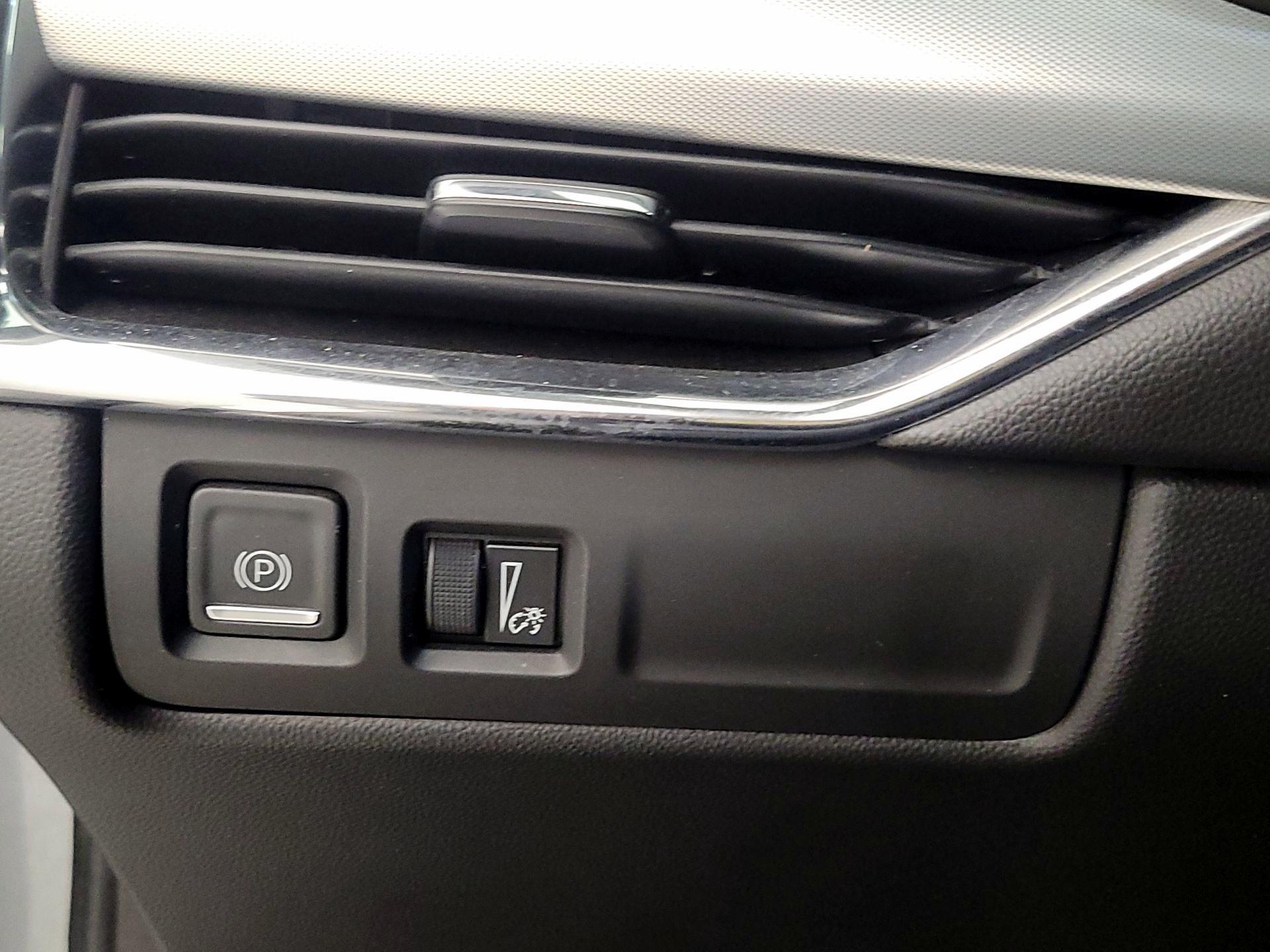 Thumbnail: 2023 Cadillac XT4 - 13