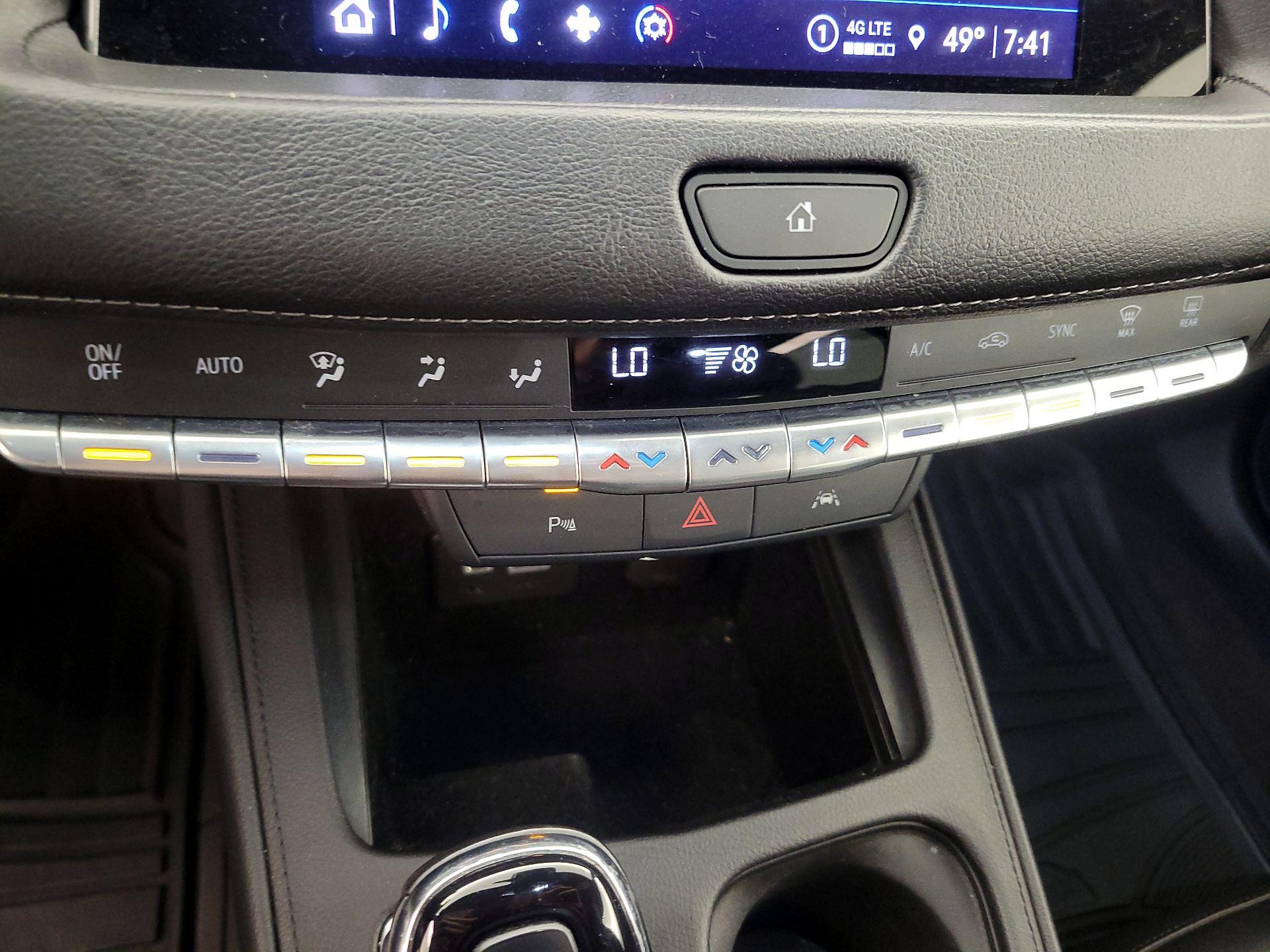 Thumbnail: 2023 Cadillac XT4 - 16