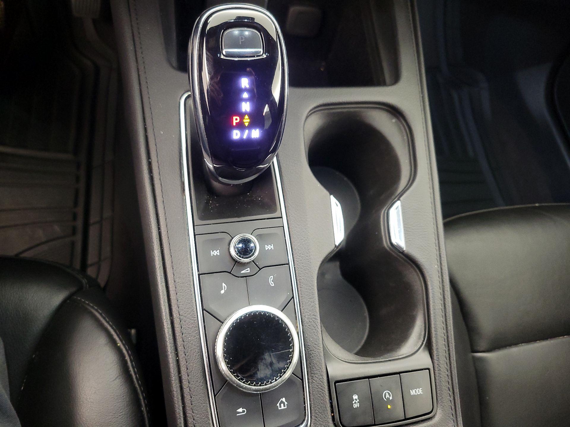 Thumbnail: 2023 Cadillac XT4 - 17