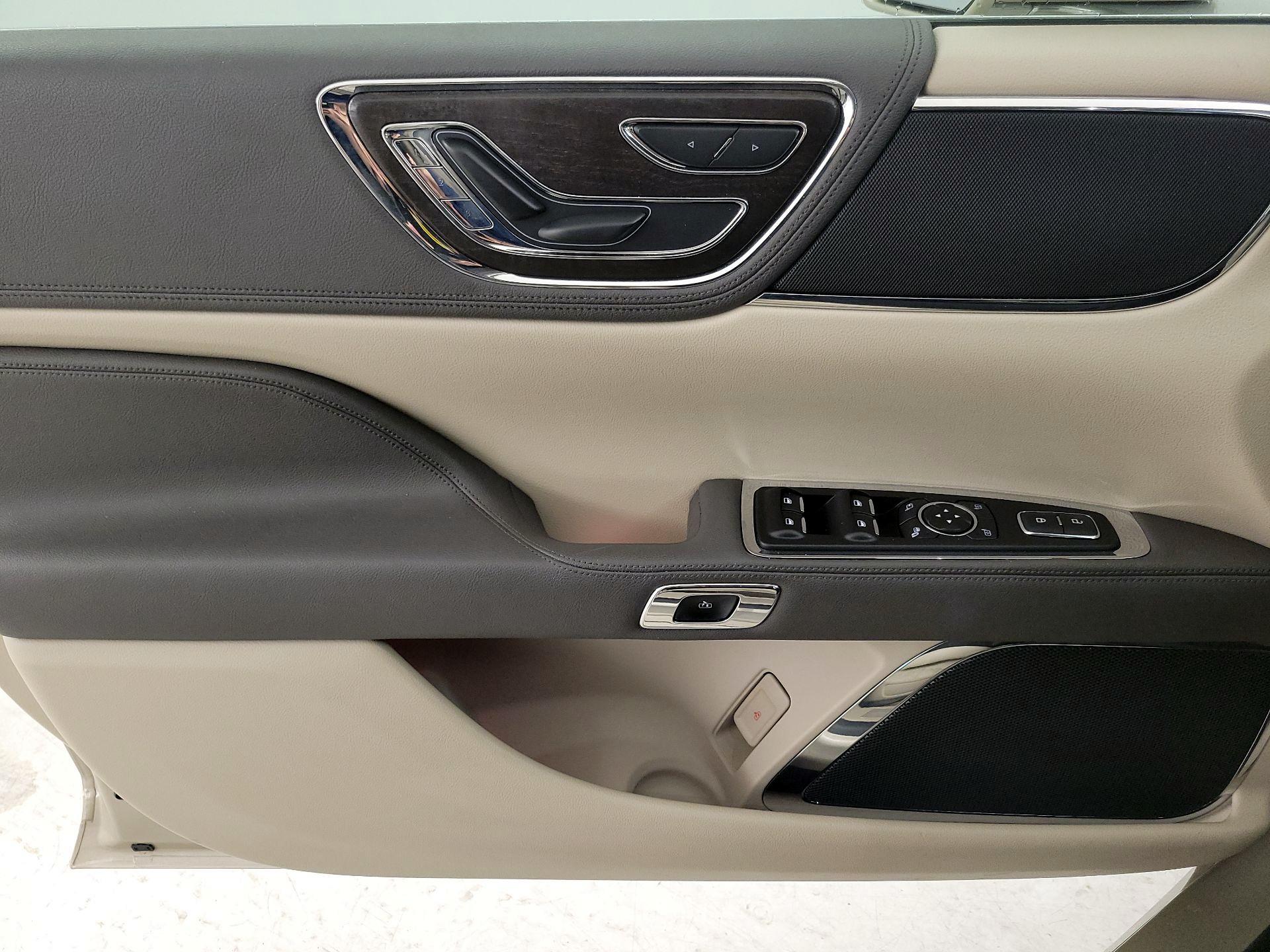 Thumbnail: 2017 Lincoln Continental - 12