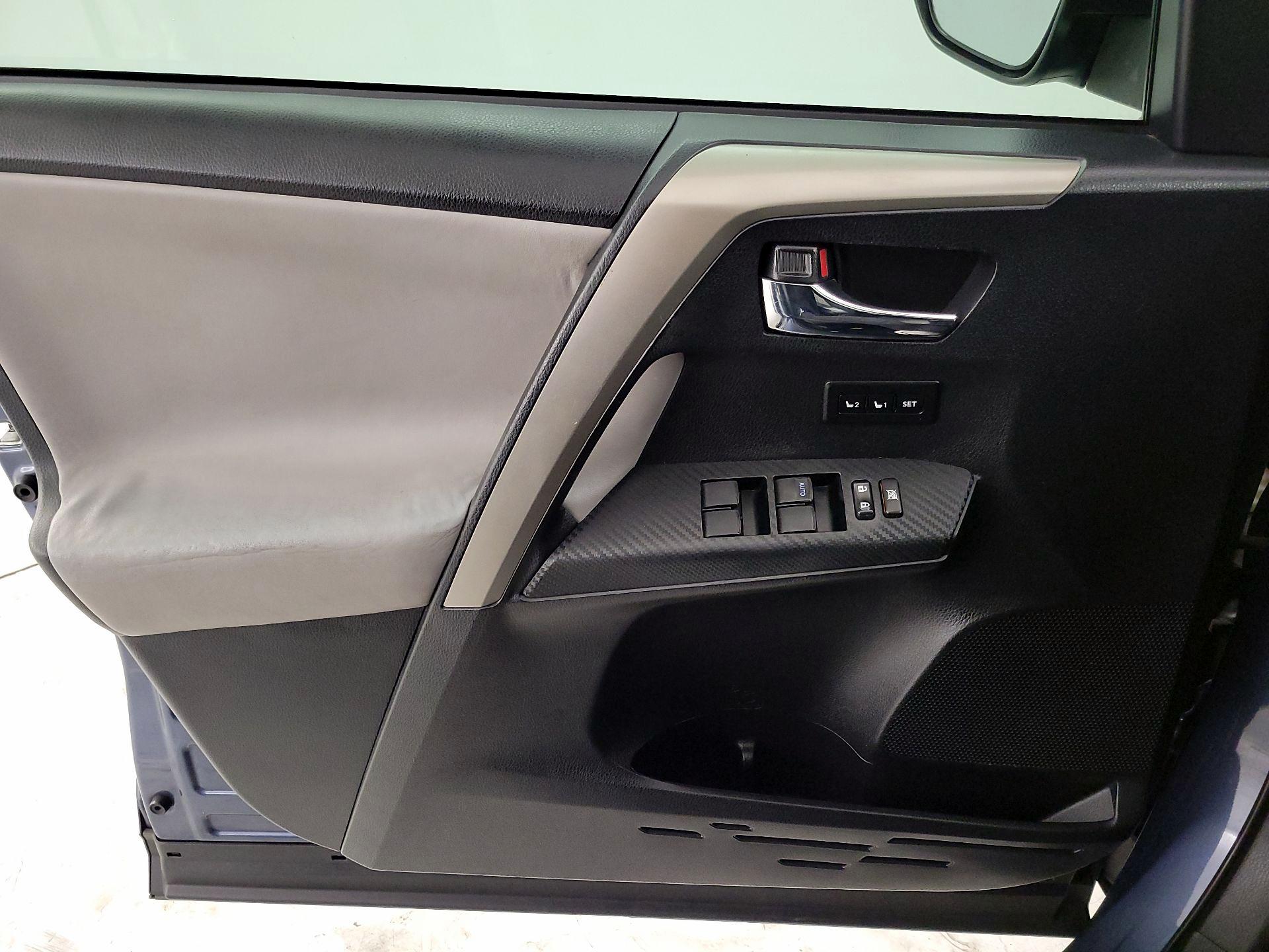 Thumbnail: 2014 Toyota RAV4 - 12