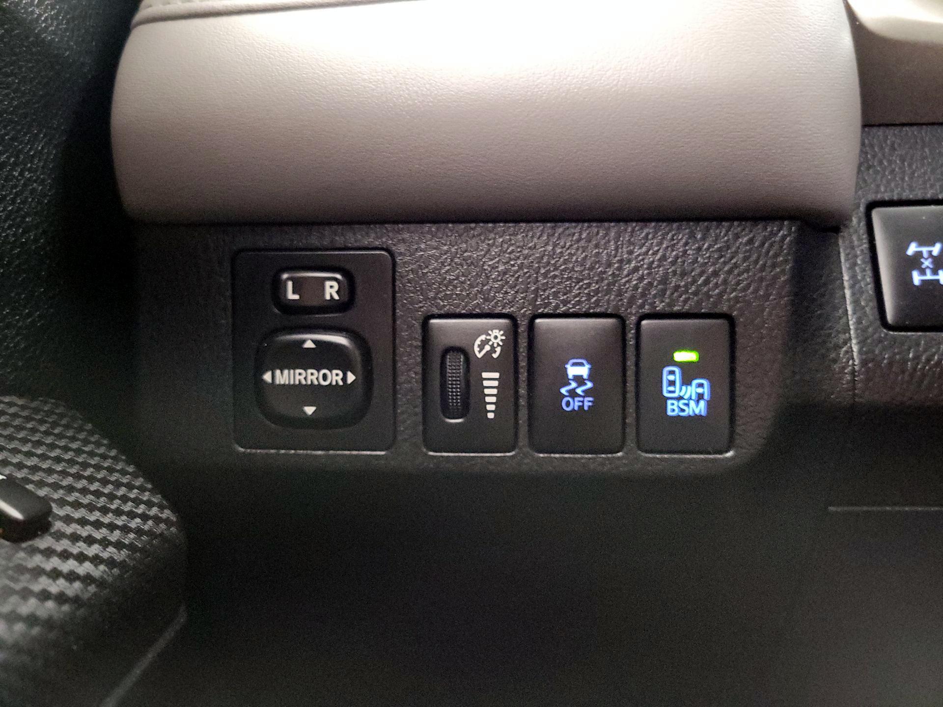 Thumbnail: 2014 Toyota RAV4 - 13