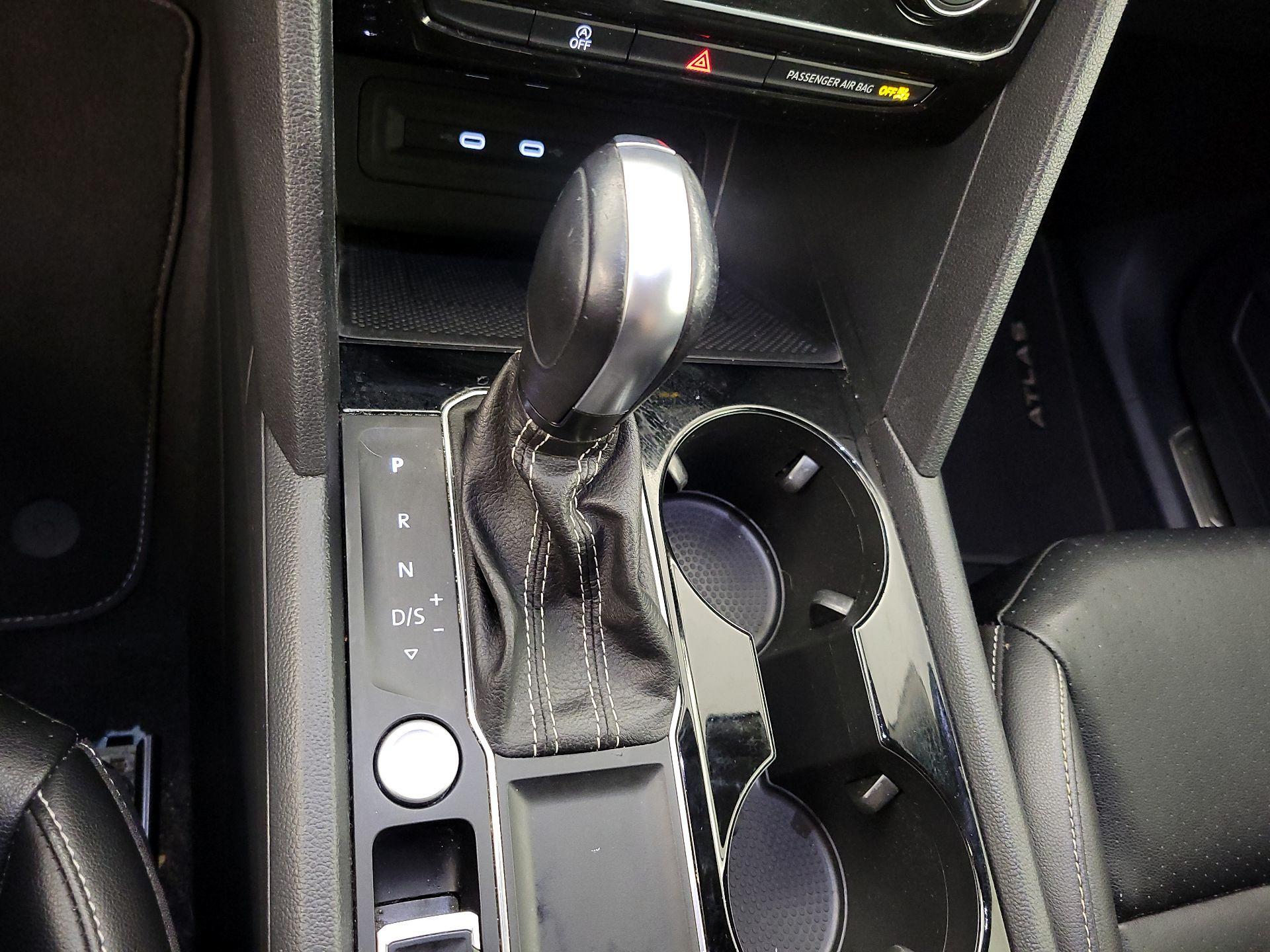 Thumbnail: 2022 Volkswagen Atlas - 17