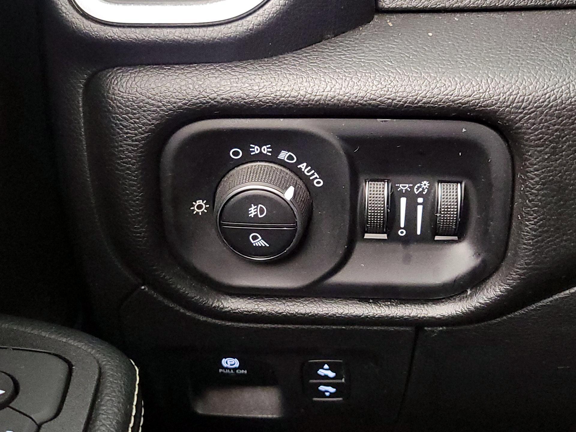 Thumbnail: 2025 RAM 1500 - 13