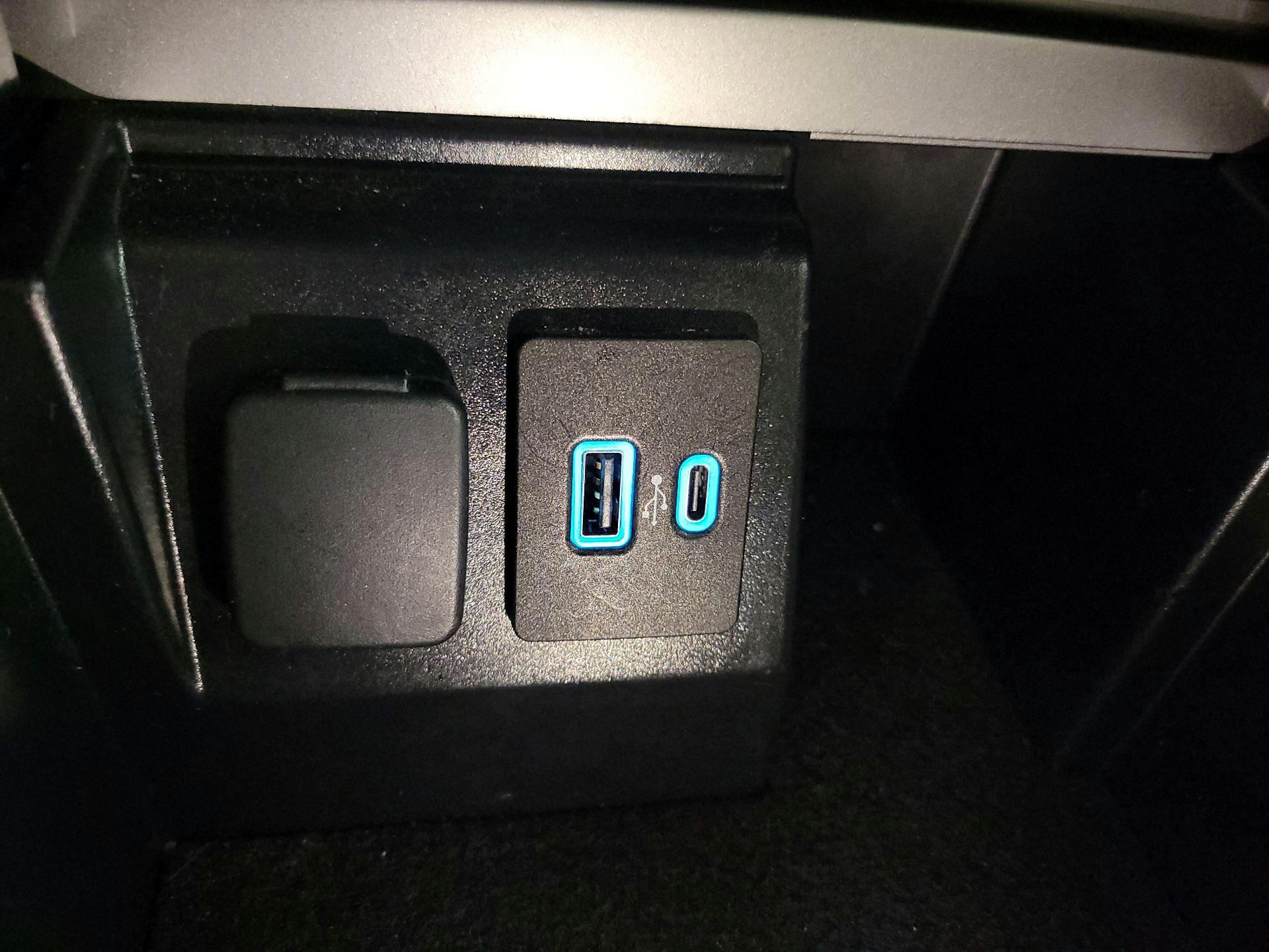 Thumbnail: 2023 Ford Explorer - 19