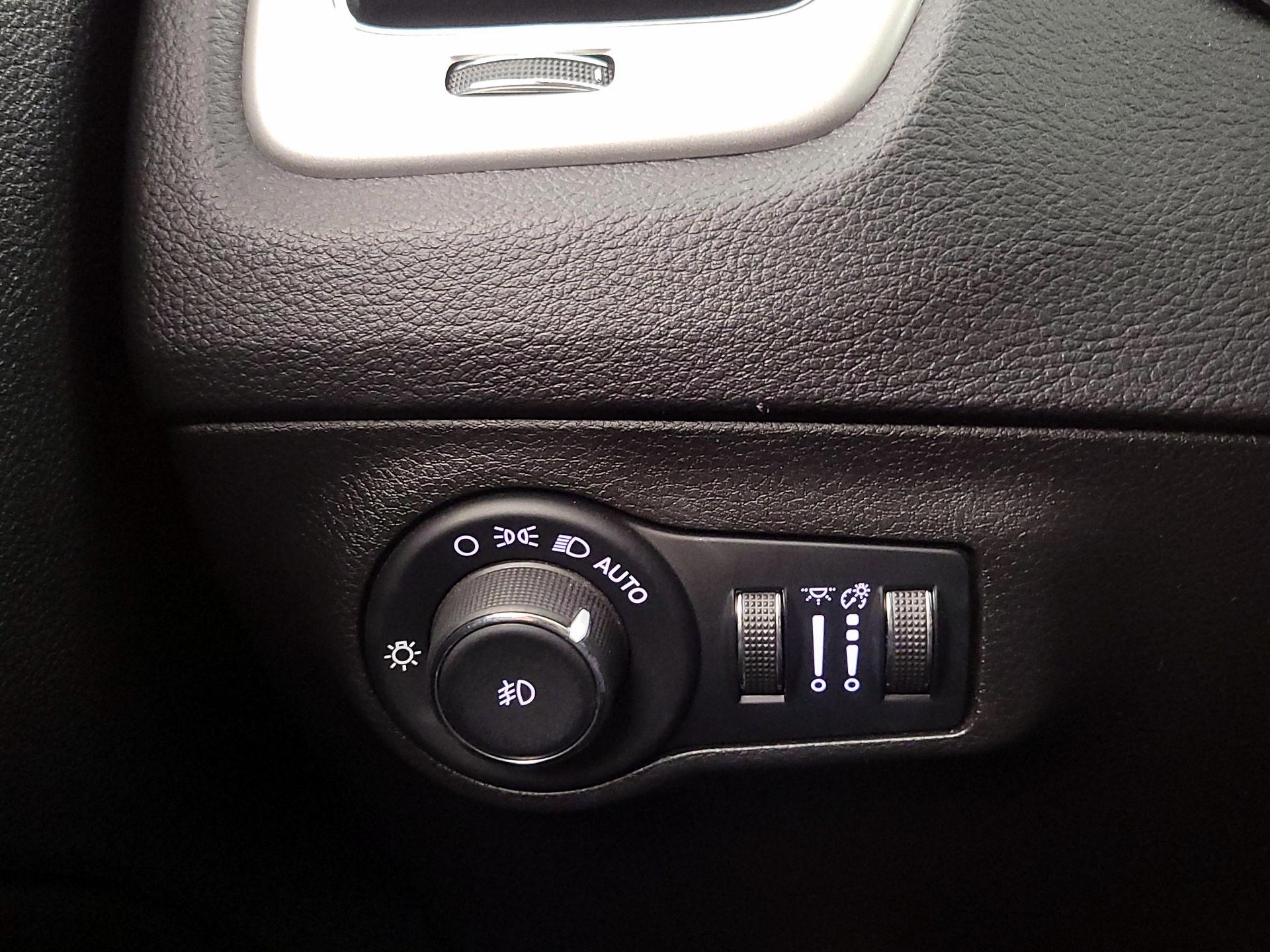 Thumbnail: 2020 Jeep Compass - 13