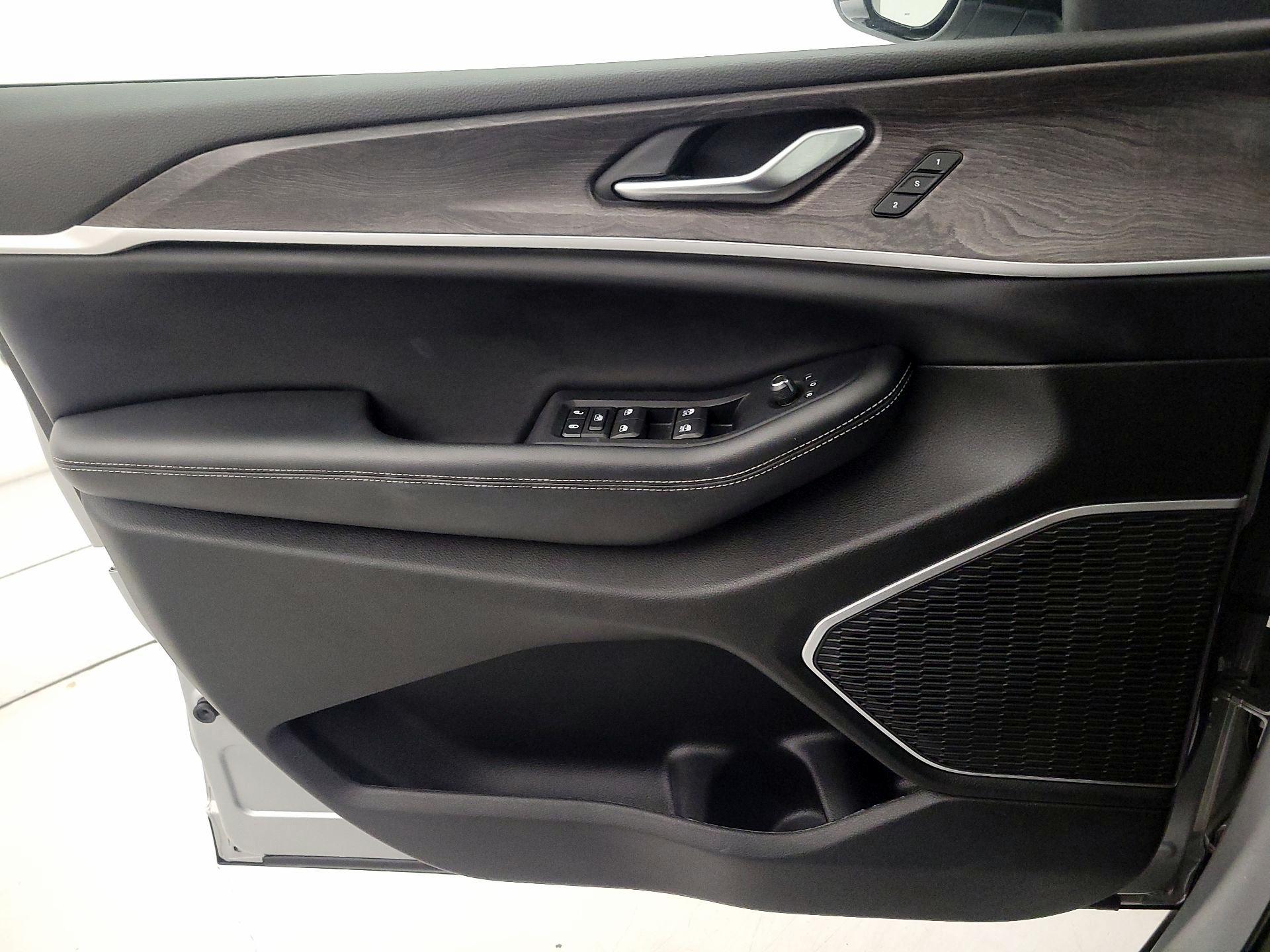 Thumbnail: 2022 Jeep Grand Cherokee - 12