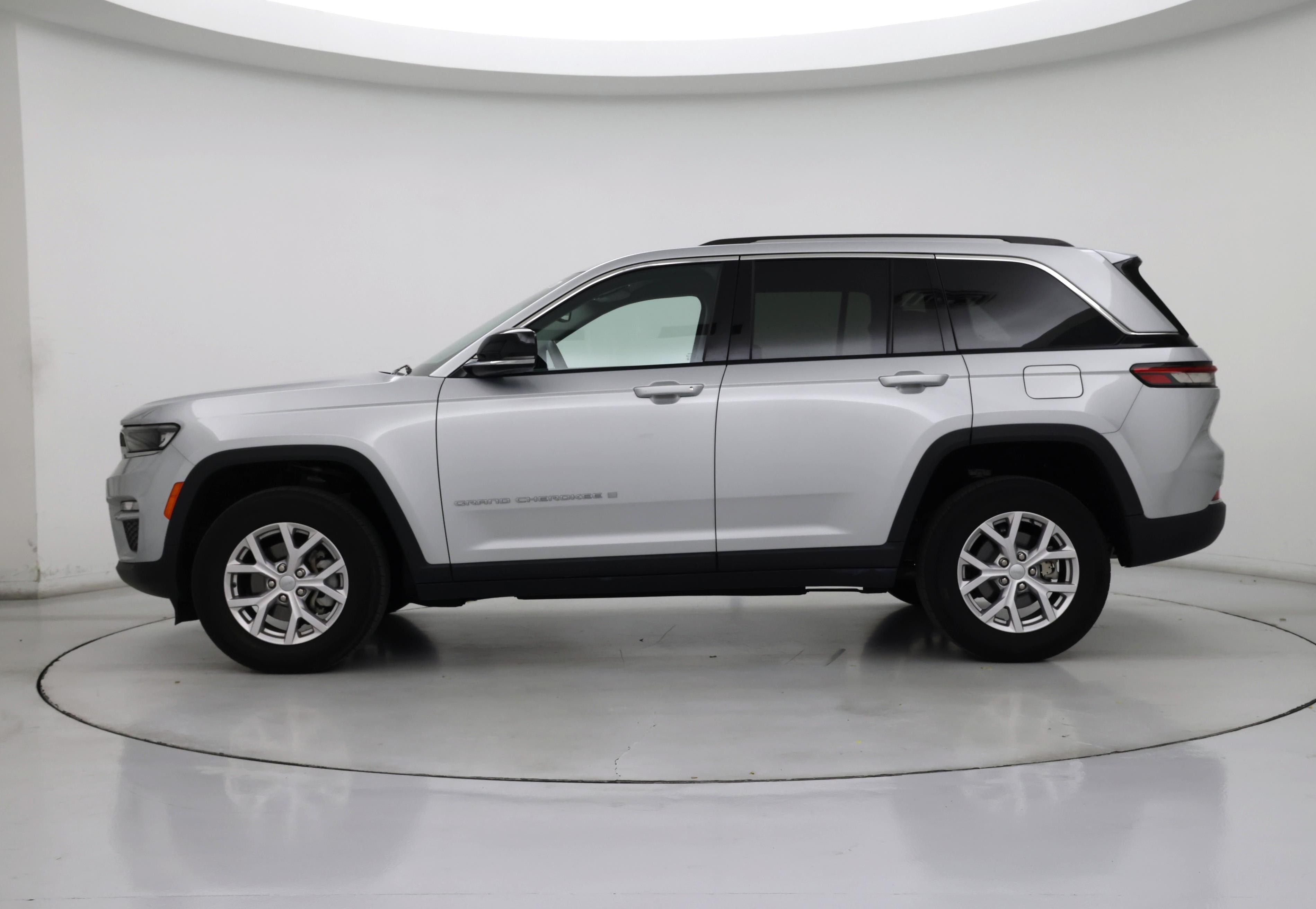 Thumbnail: 2022 Jeep Grand Cherokee - 3