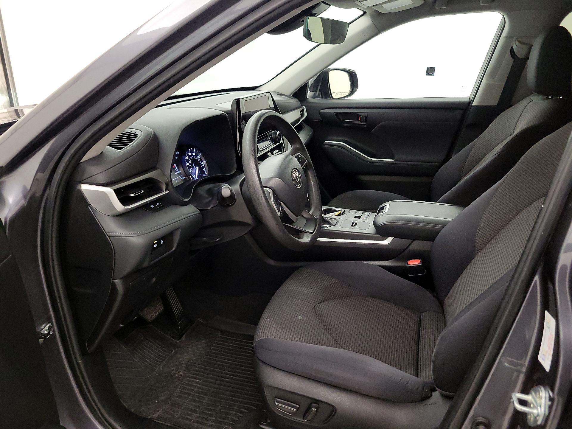 Thumbnail: 2023 Toyota Highlander - 11