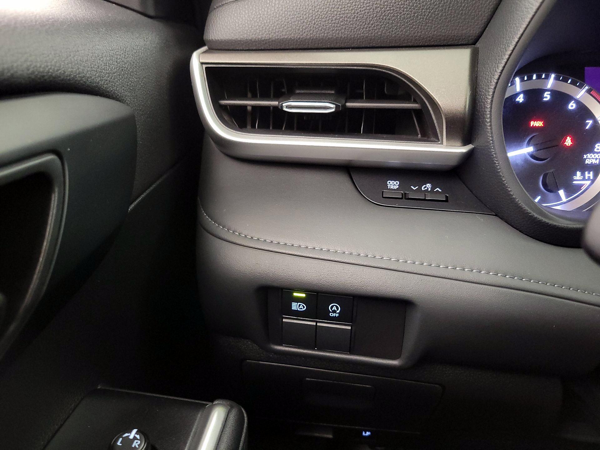 Thumbnail: 2023 Toyota Highlander - 13