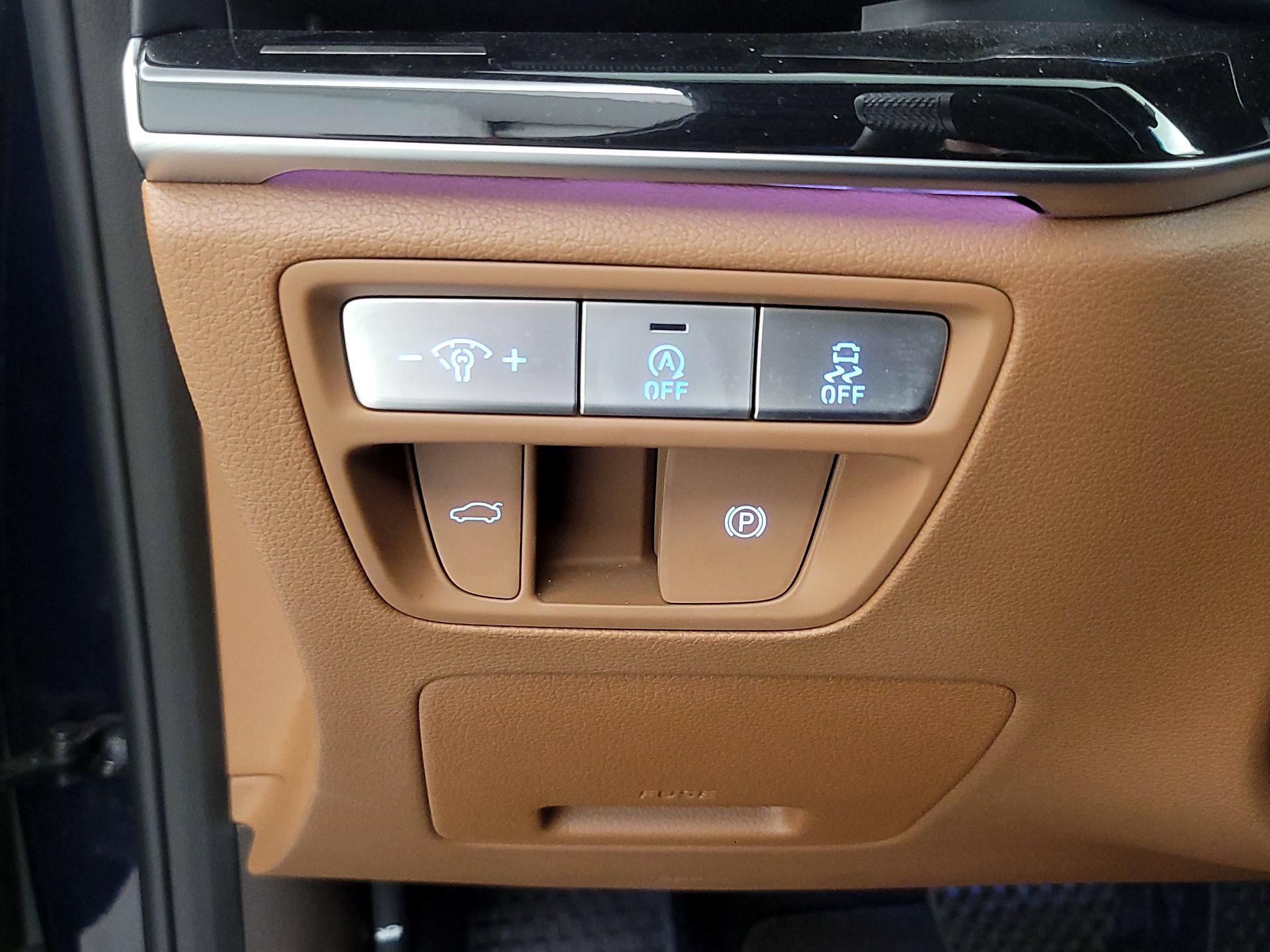 Thumbnail: 2023 Genesis G80 - 13