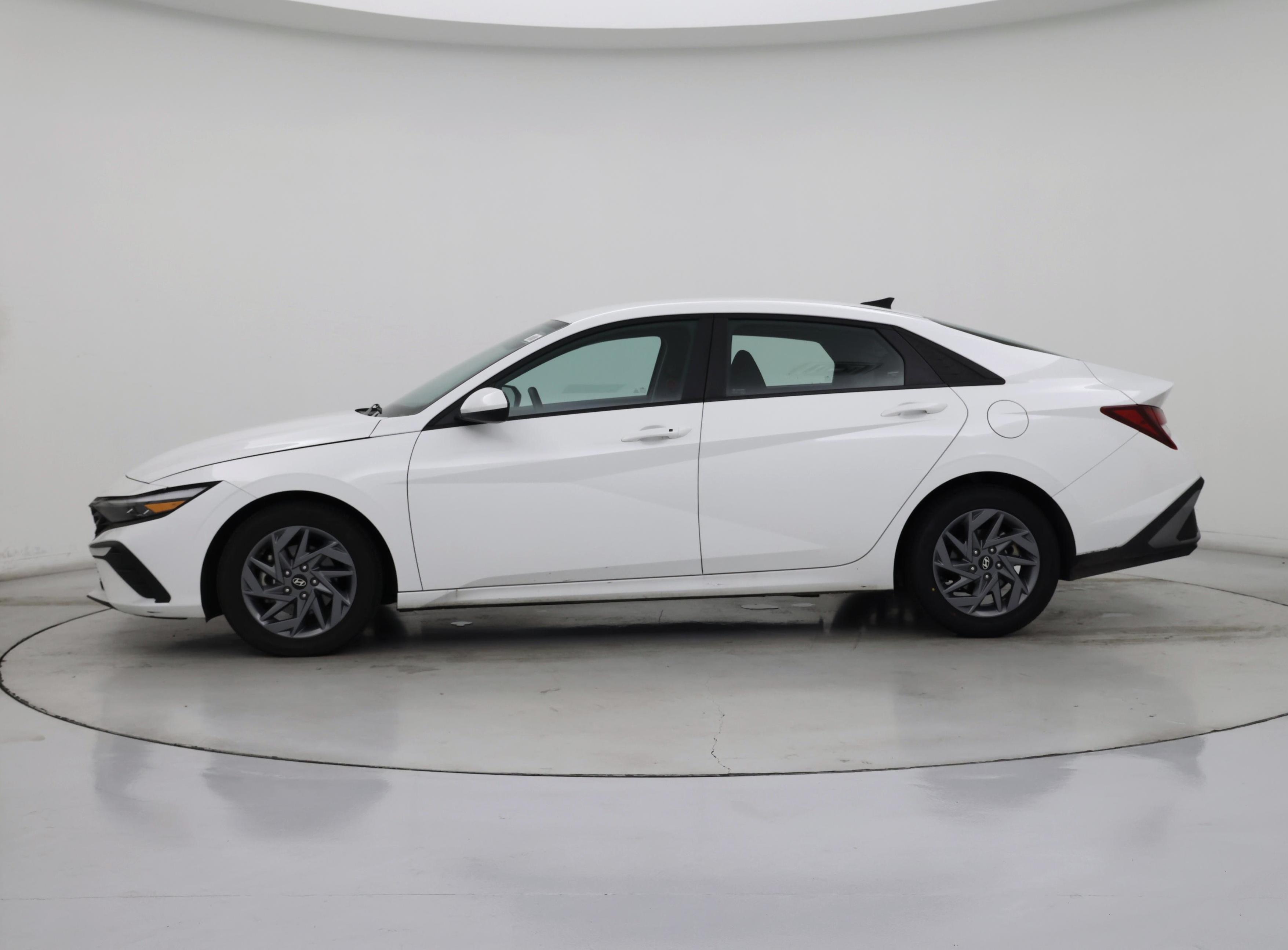 Thumbnail: 2024 Hyundai Elantra - 3