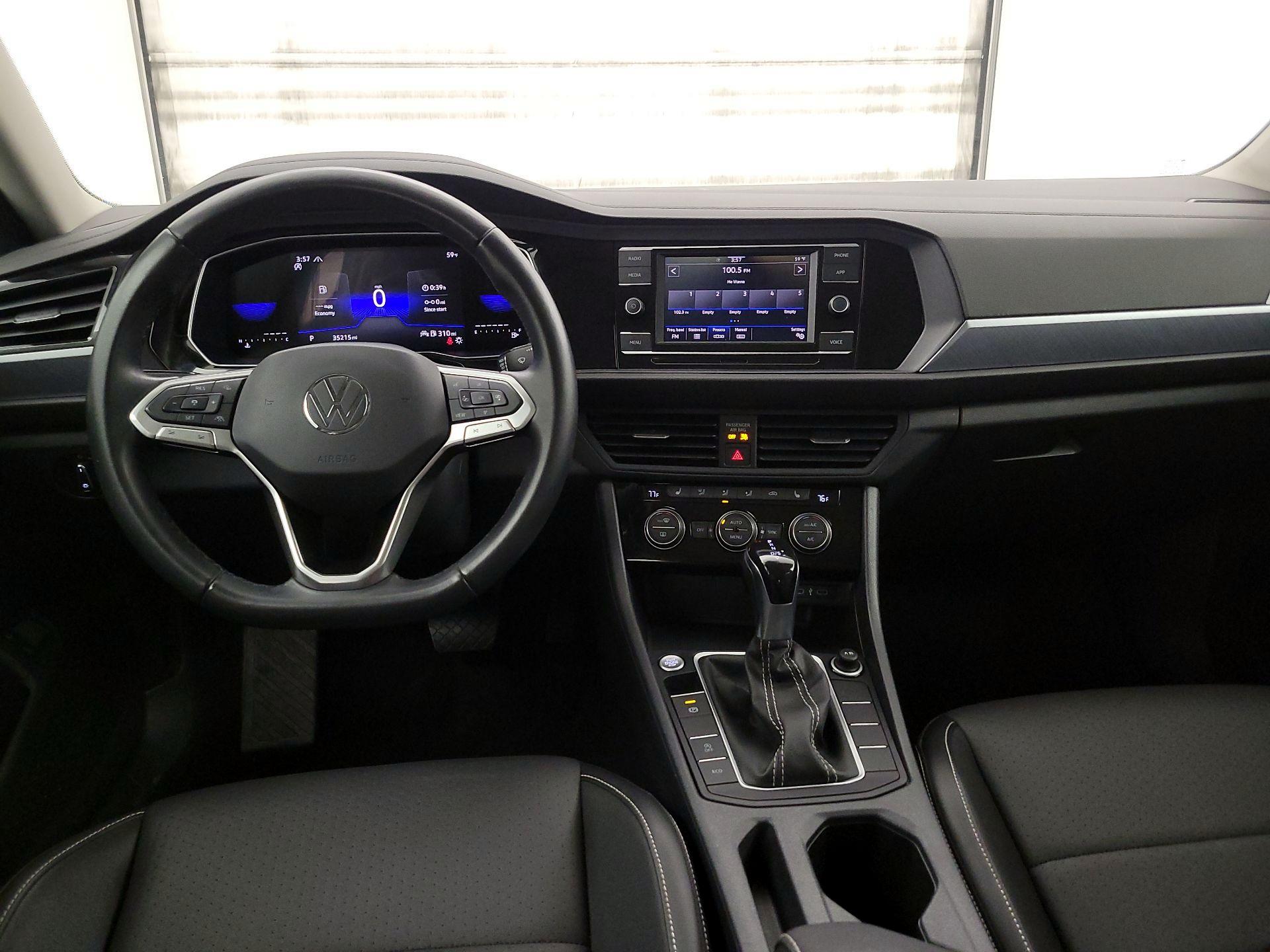 Thumbnail: 2024 Volkswagen Jetta - 9