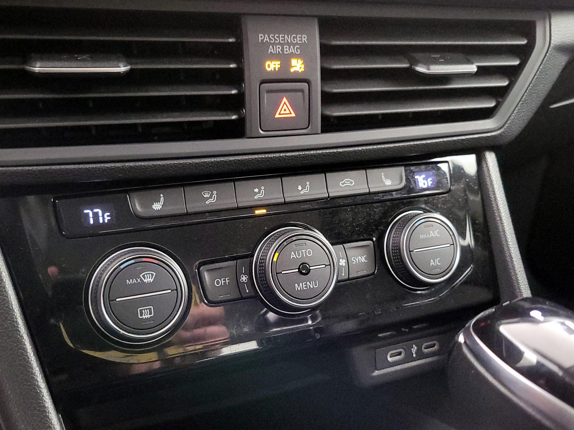 Thumbnail: 2024 Volkswagen Jetta - 16