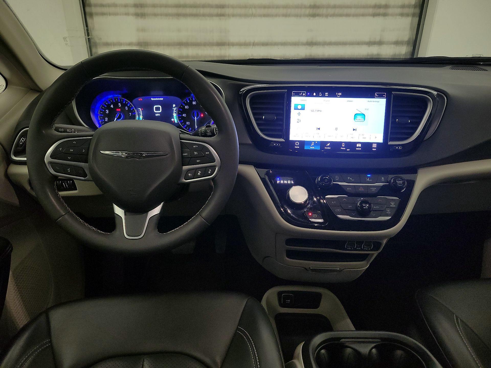 Thumbnail: 2023 Chrysler Pacifica - 9